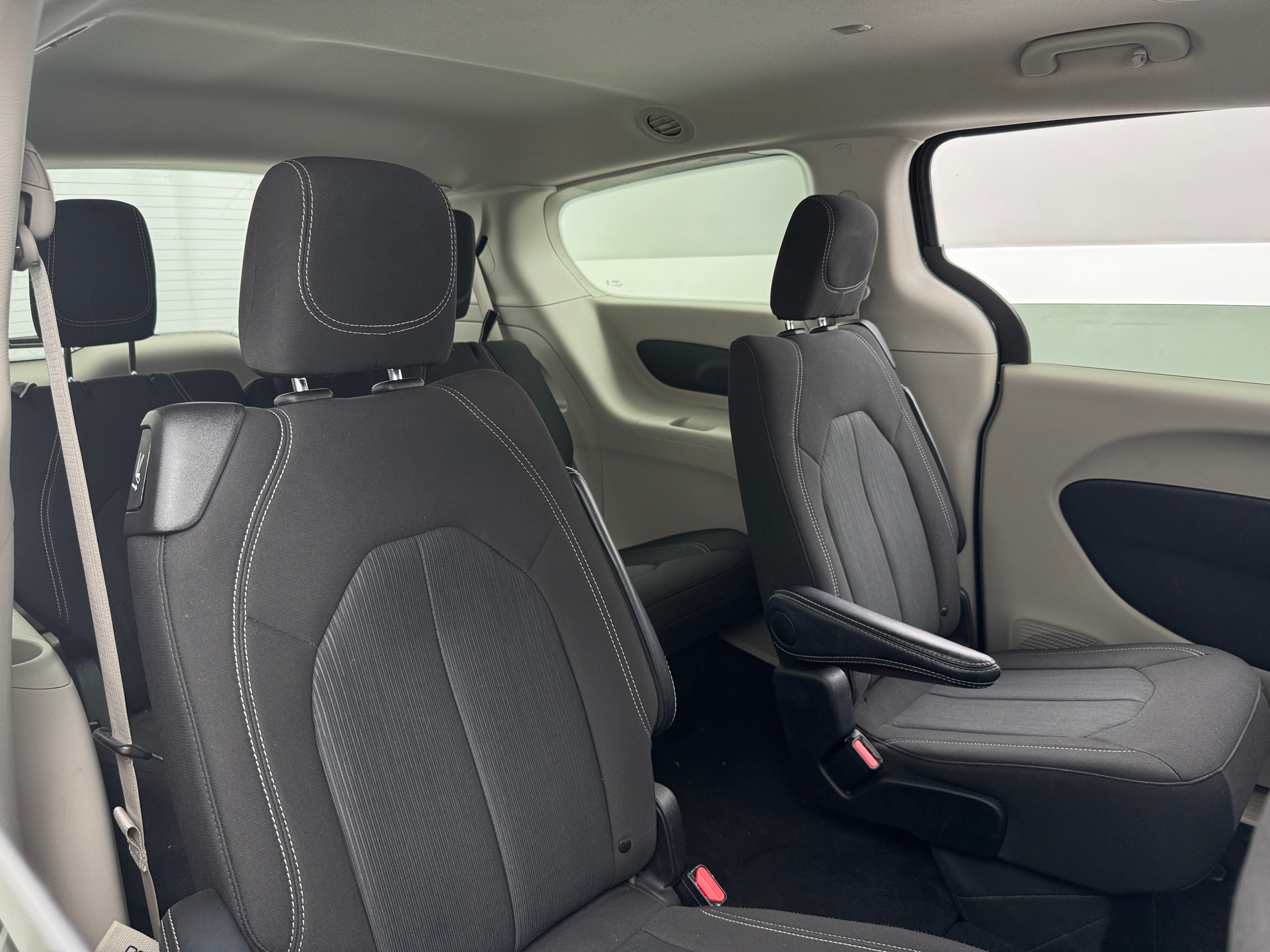 2024 Chrysler Voyager LX 6
