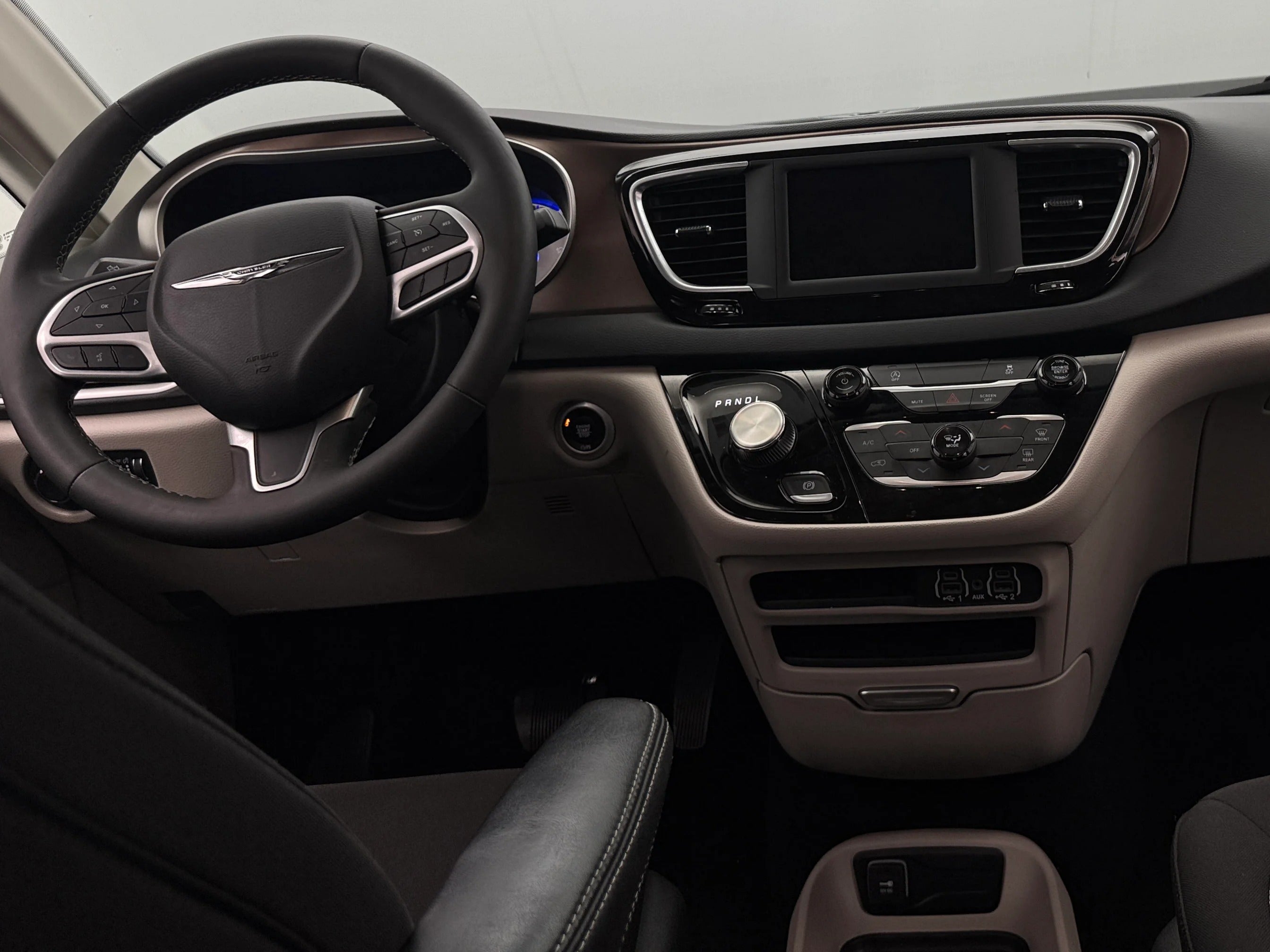 2024 Chrysler Voyager LX 3