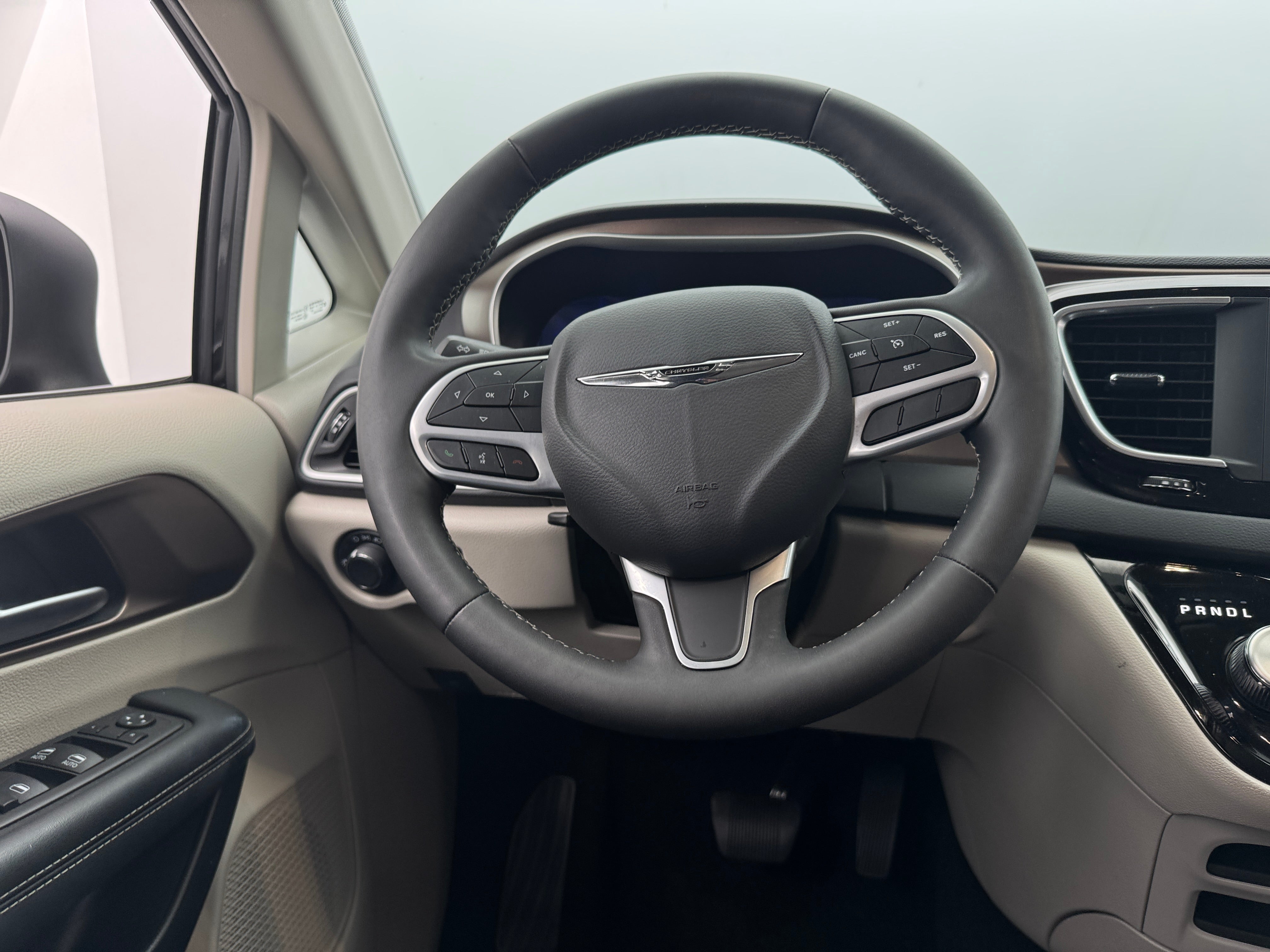 2024 Chrysler Voyager LX 5