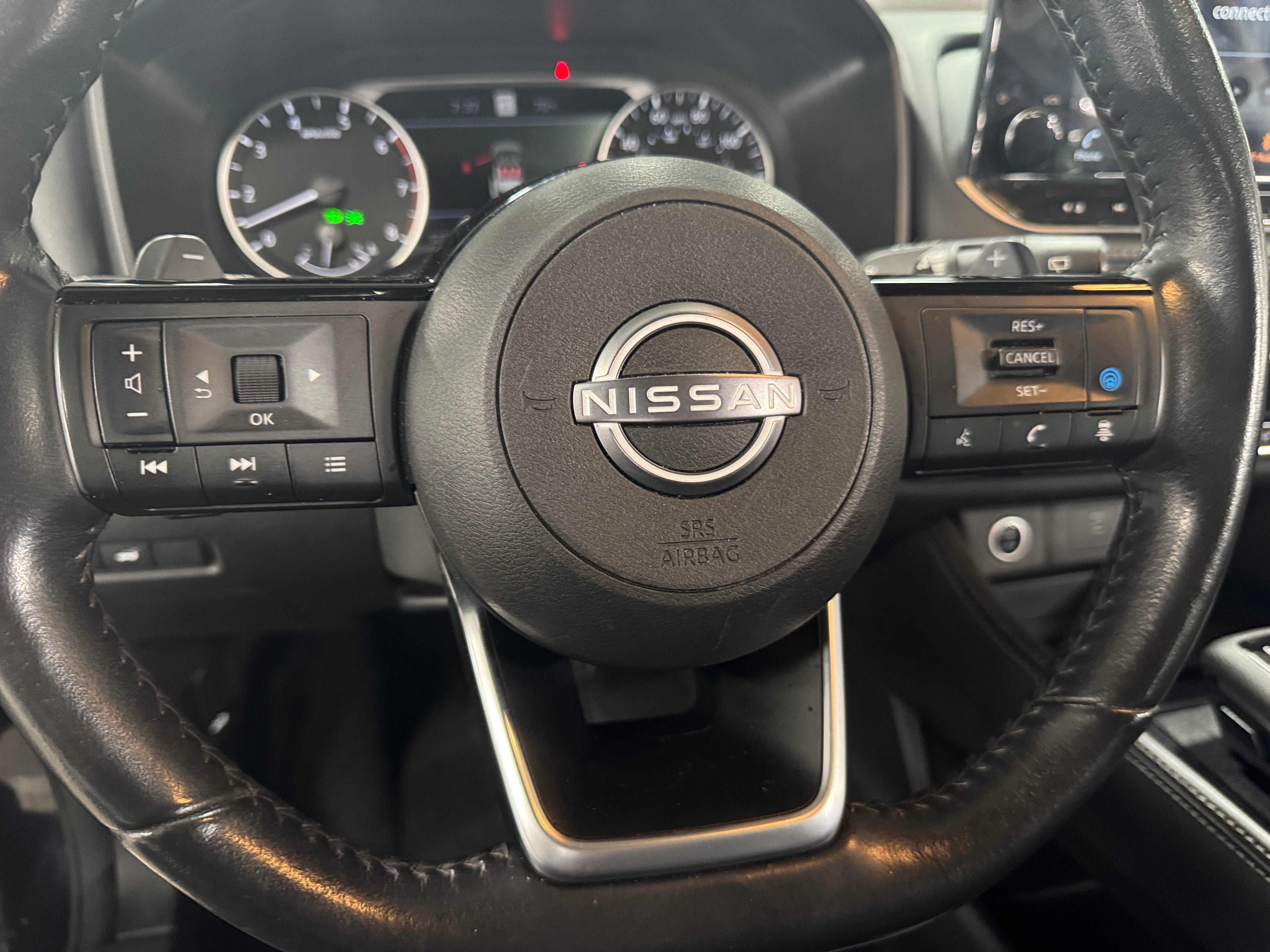 2023 Nissan Rogue SL 4