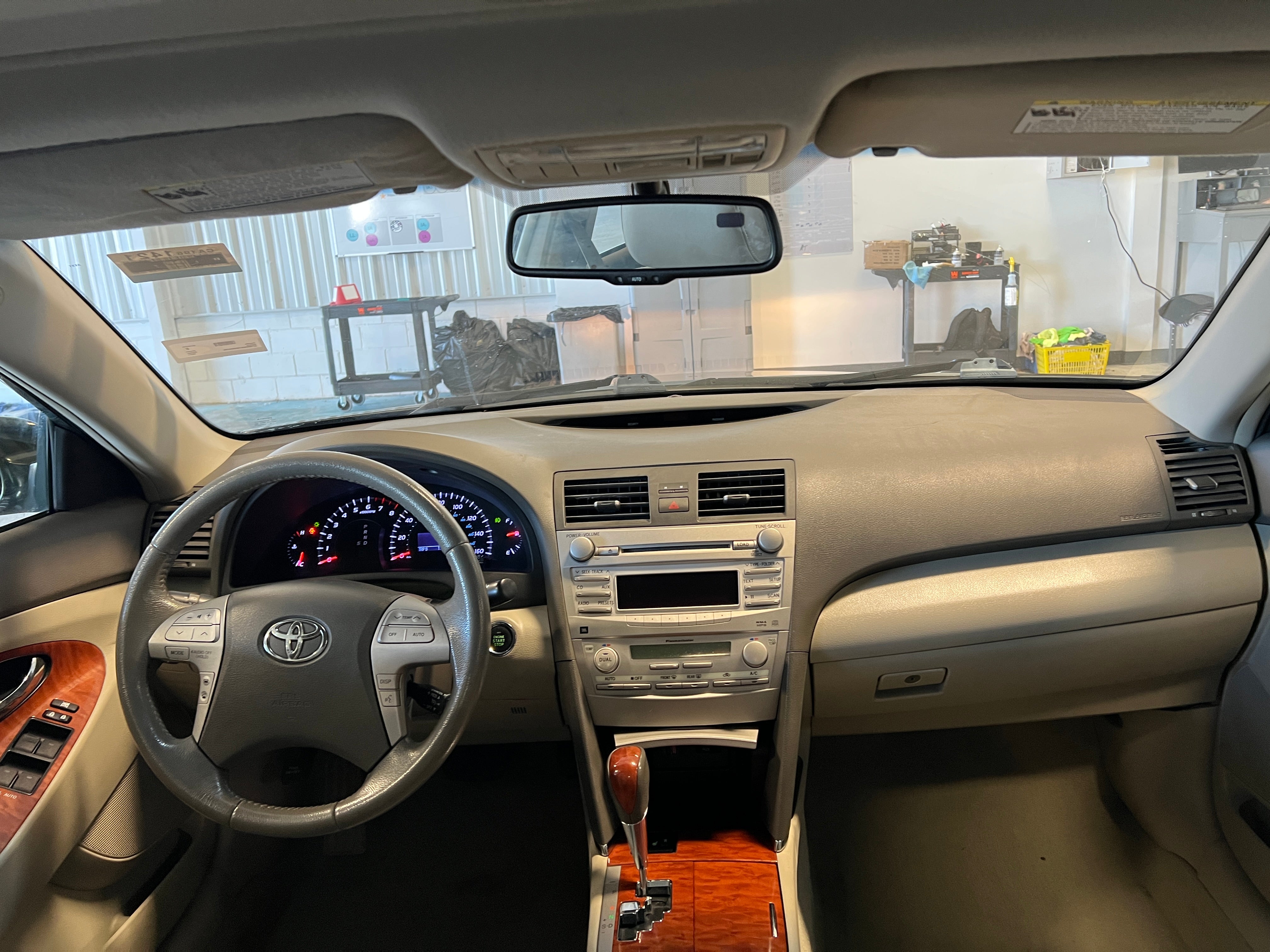 2011 Toyota Camry XLE 2
