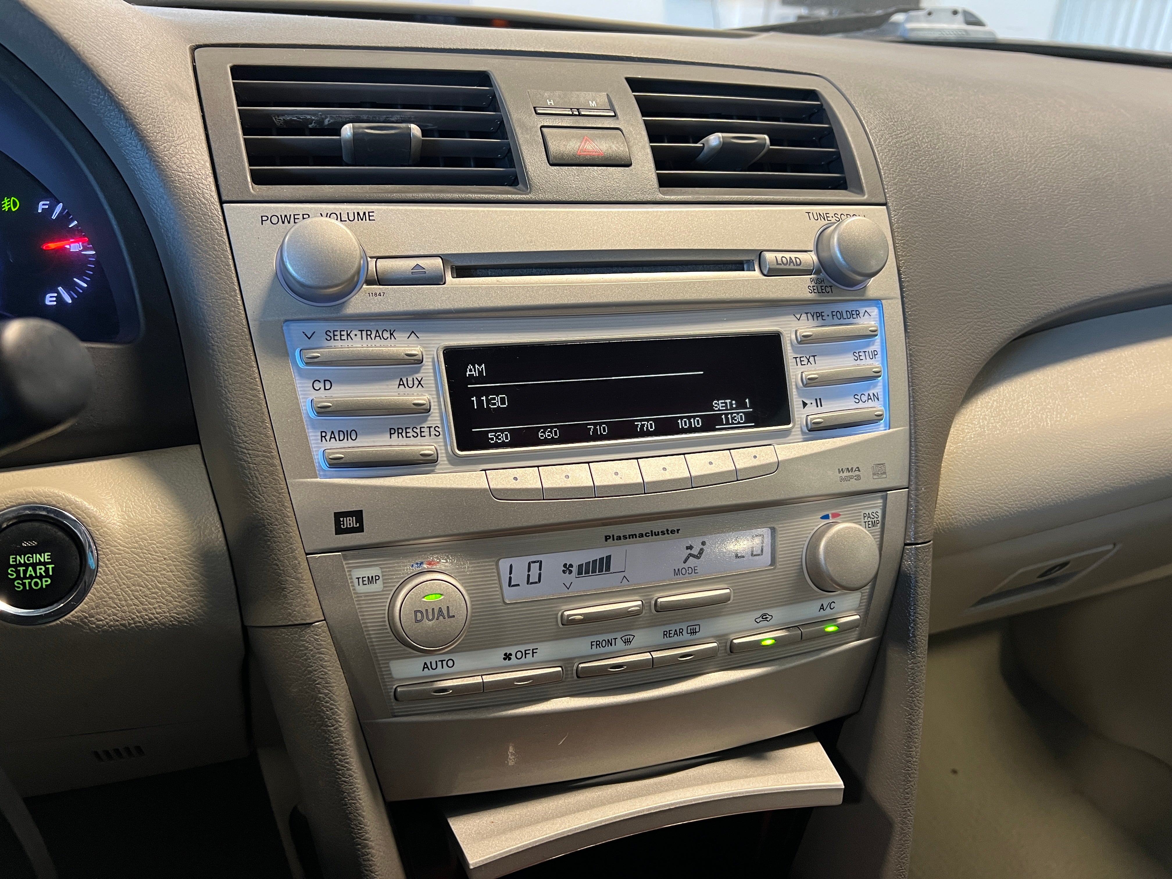 2011 Toyota Camry XLE 3