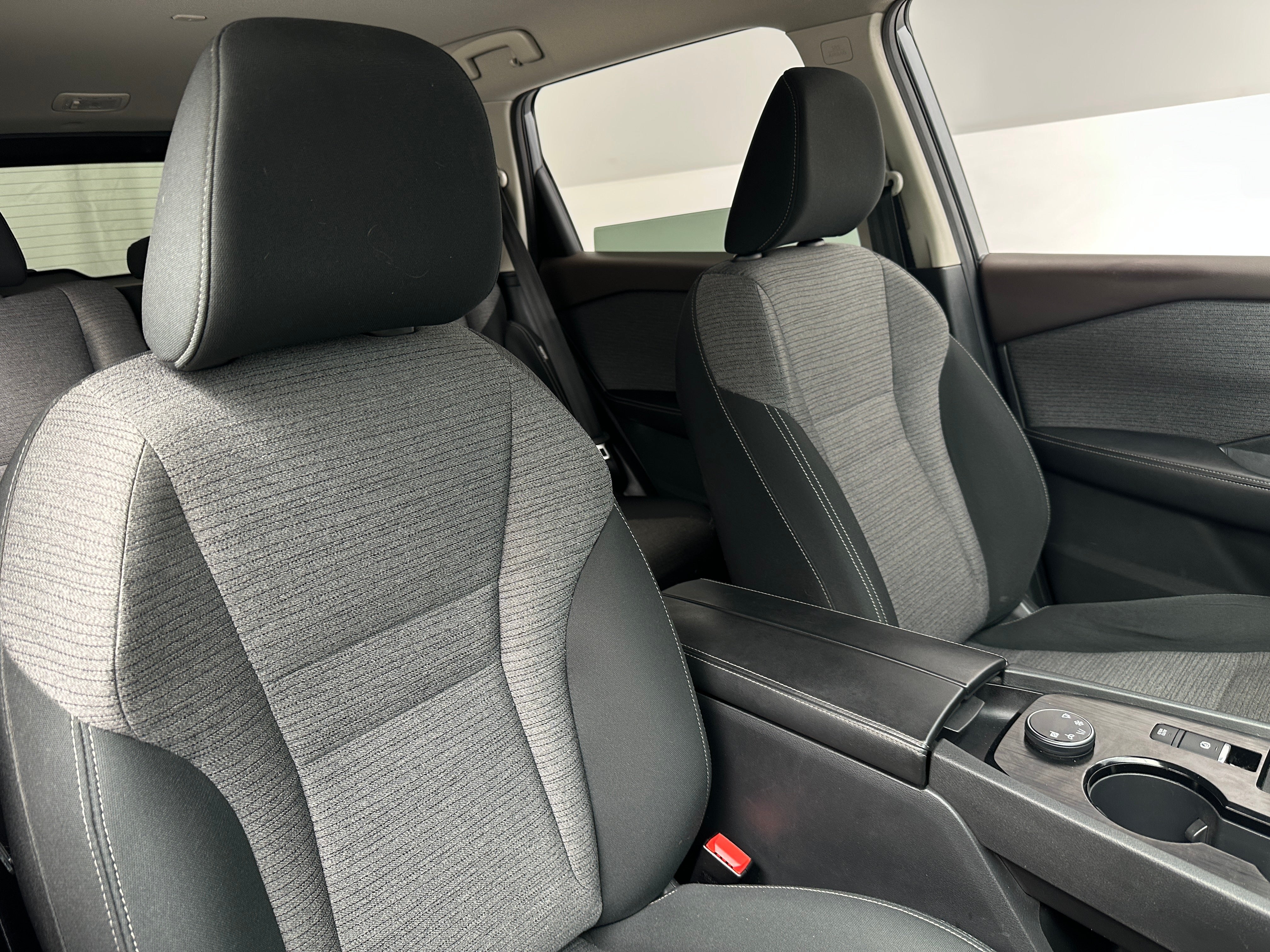 2022 Nissan Rogue S 2