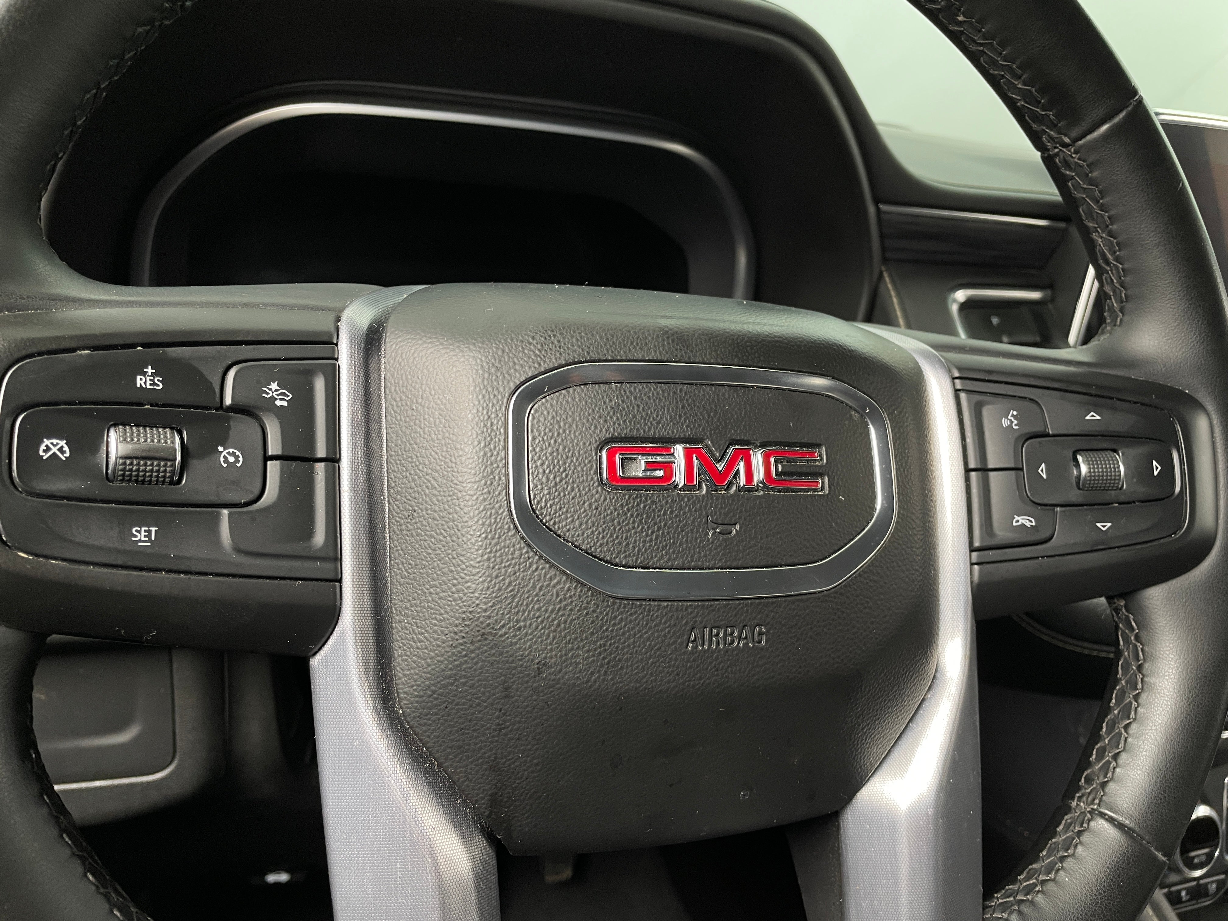 2023 GMC Yukon SLT 4