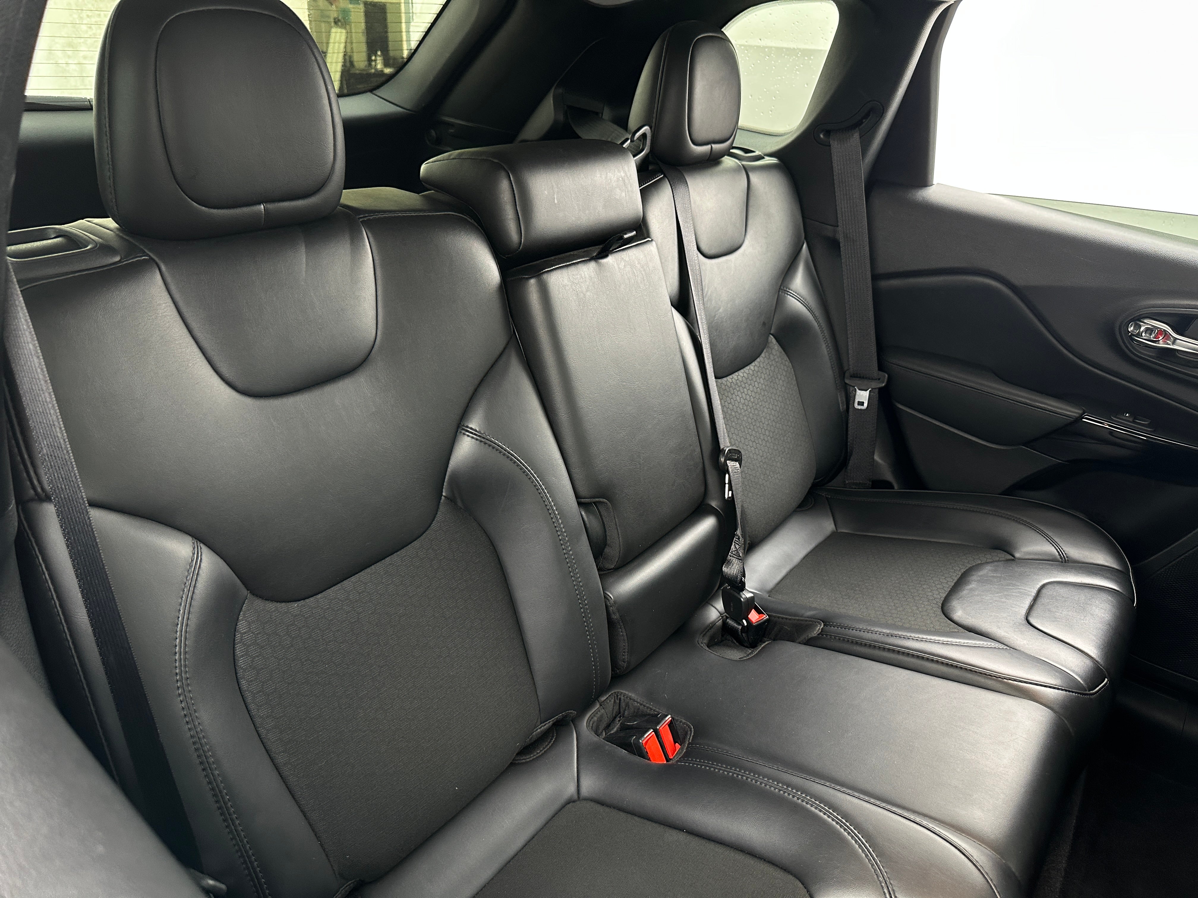 2020 Jeep Cherokee Altitude 6