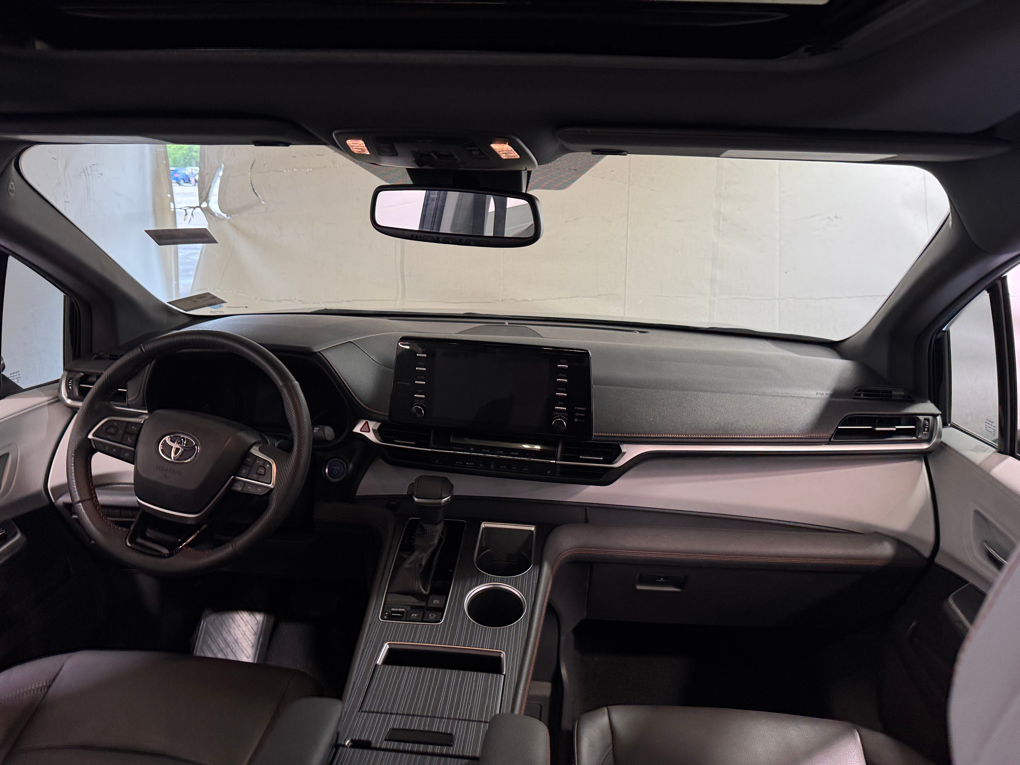 2022 Toyota Sienna XSE 2