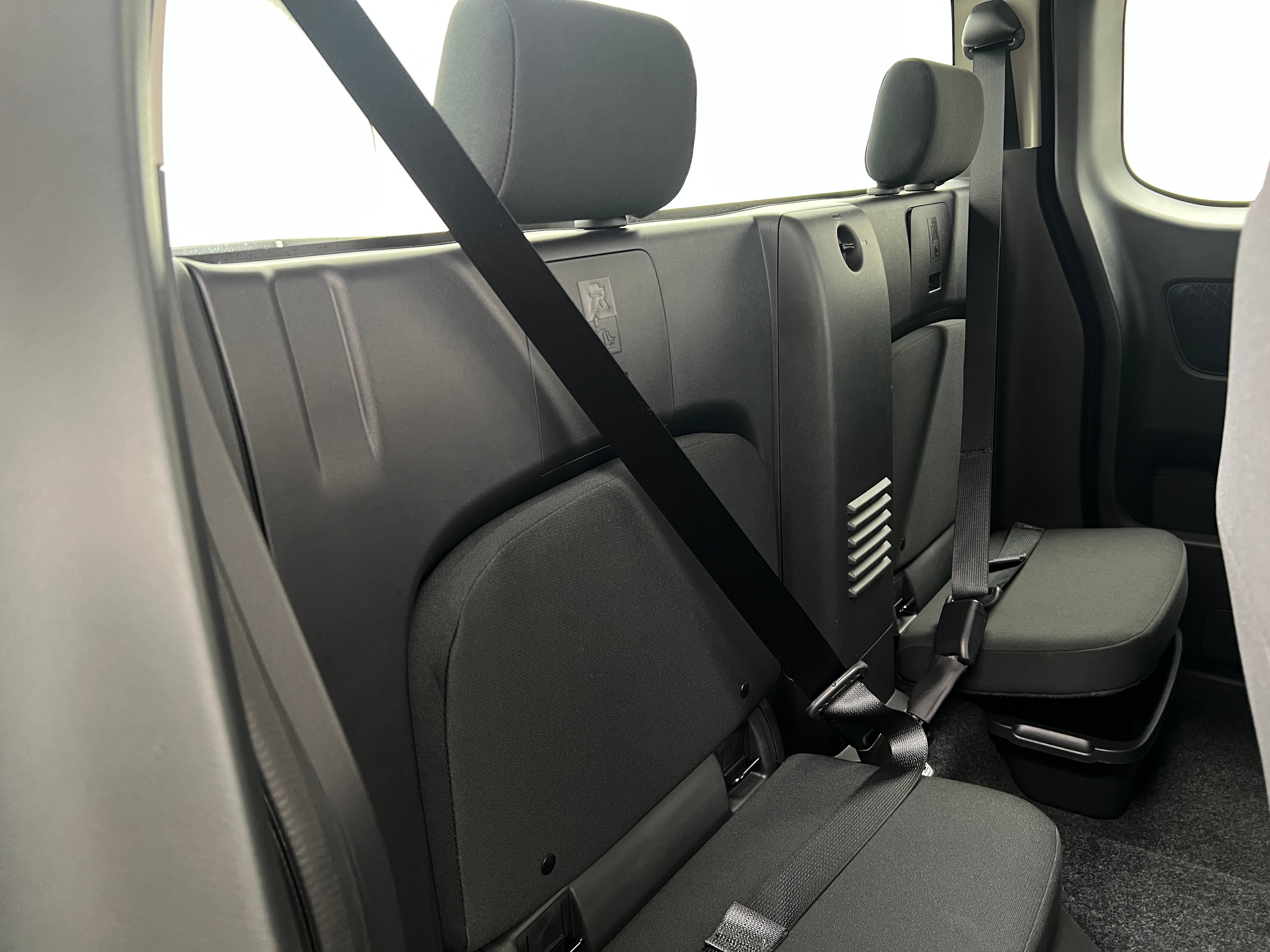 2024 Nissan Frontier S/C 6