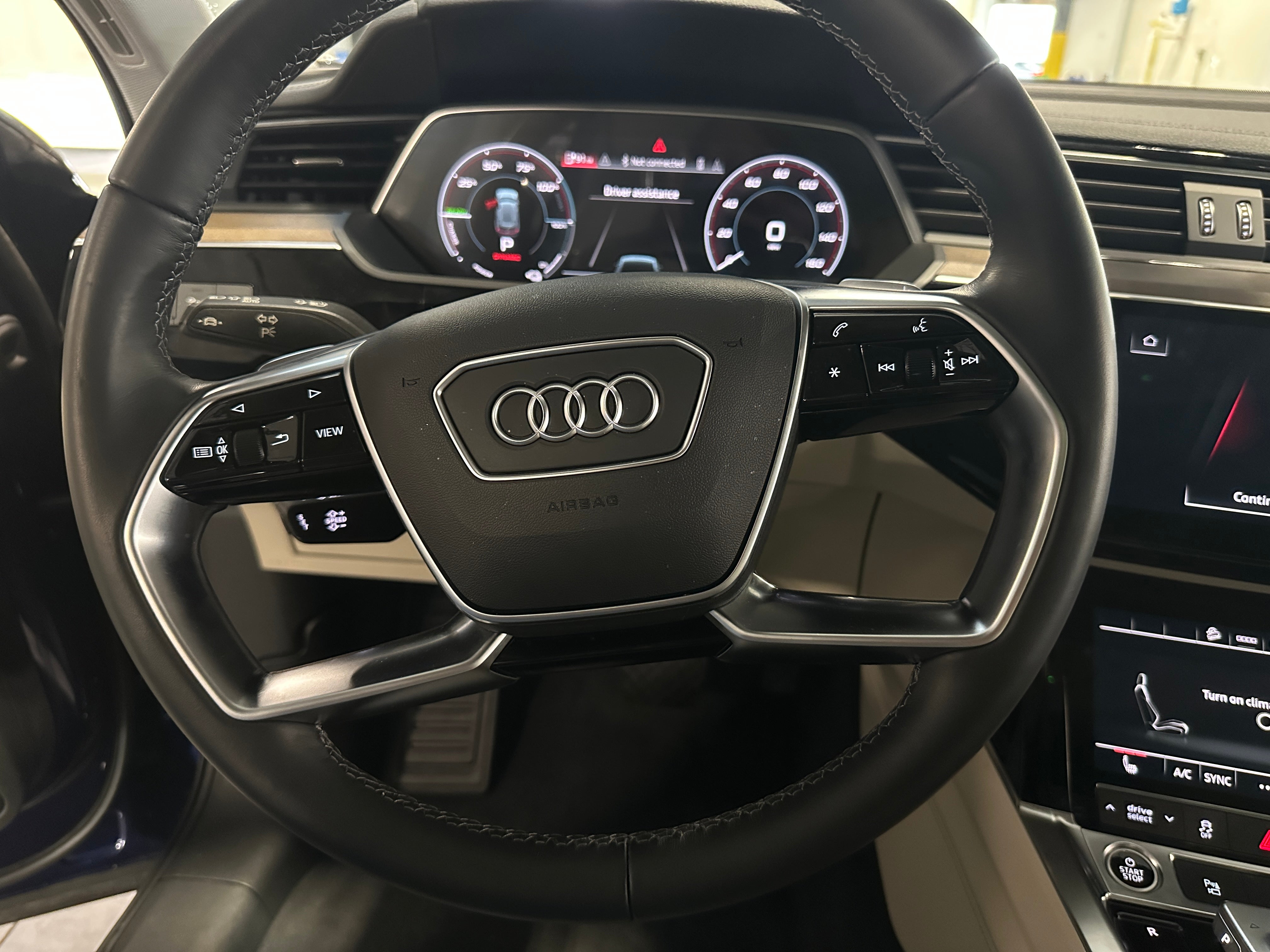 2022 Audi e-tron Premium 4