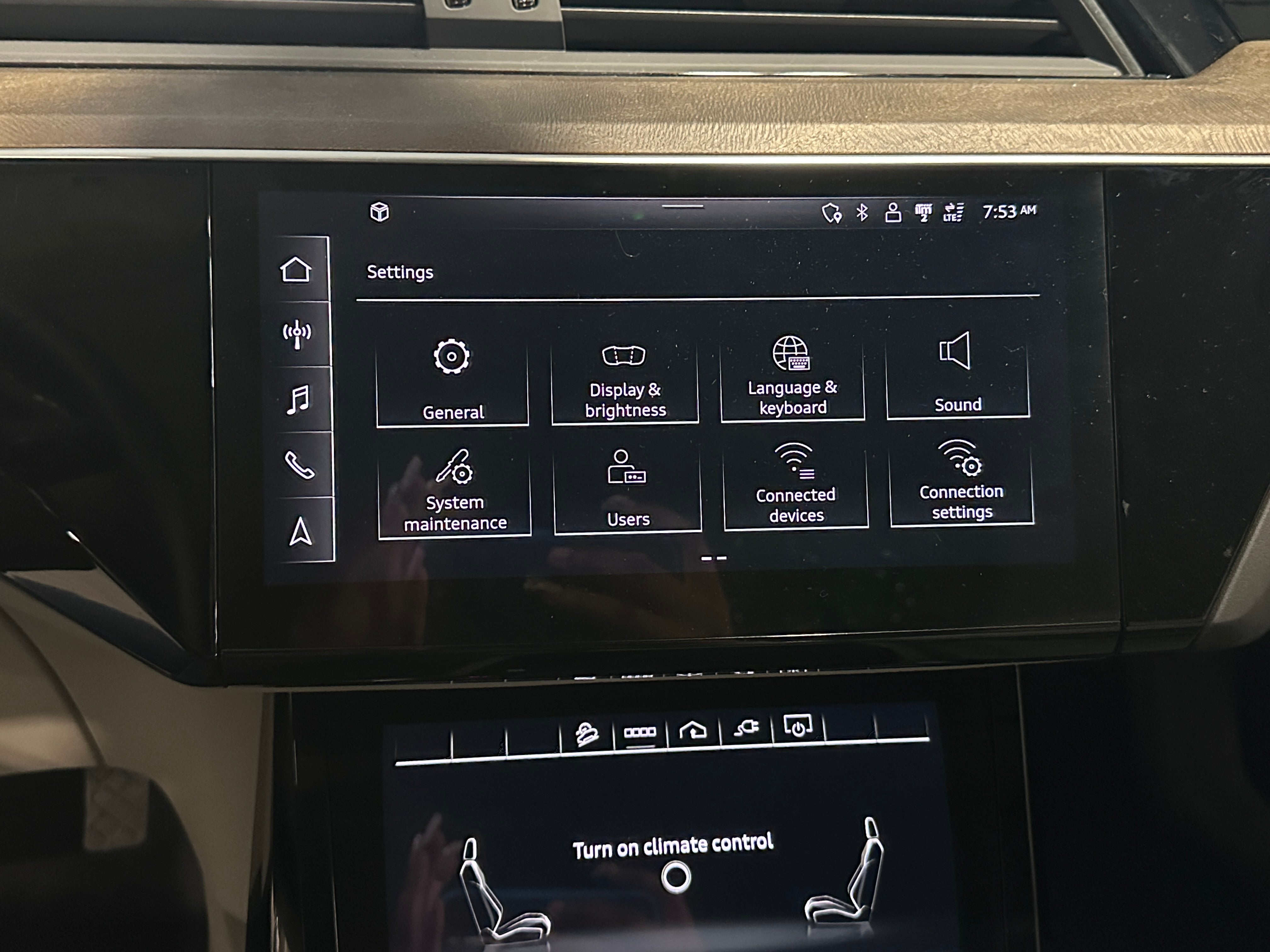 2022 Audi e-tron Premium 3