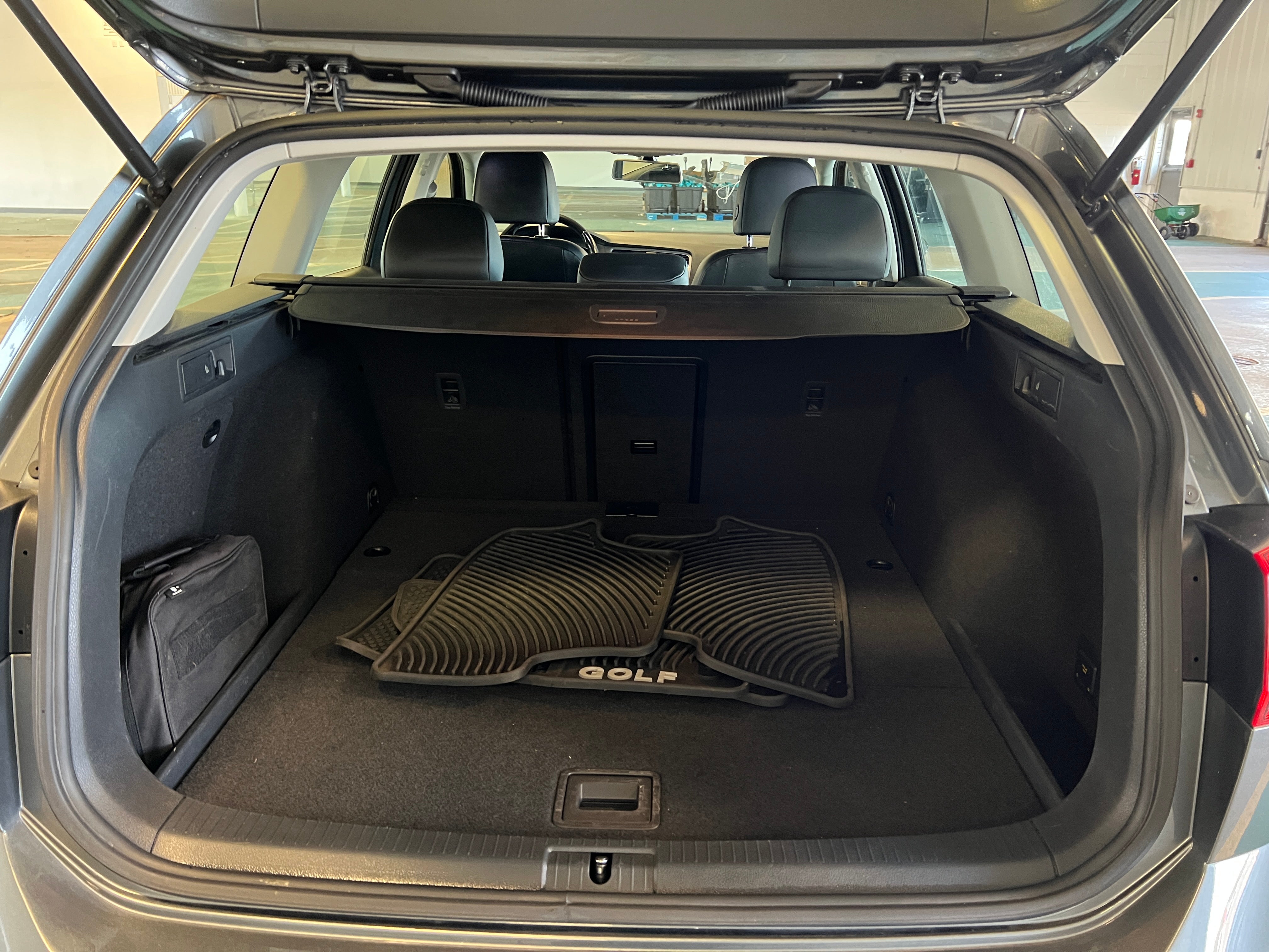 2016 Volkswagen e-Golf SE 6