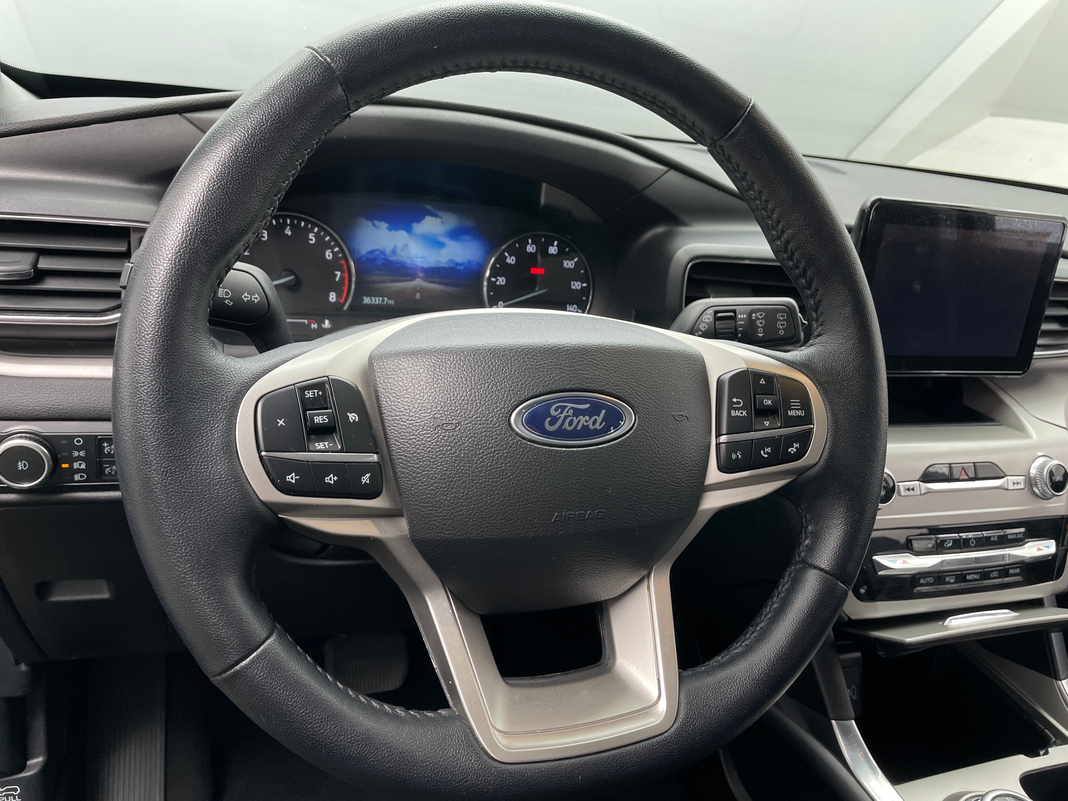 2023 Ford Explorer XLT 4
