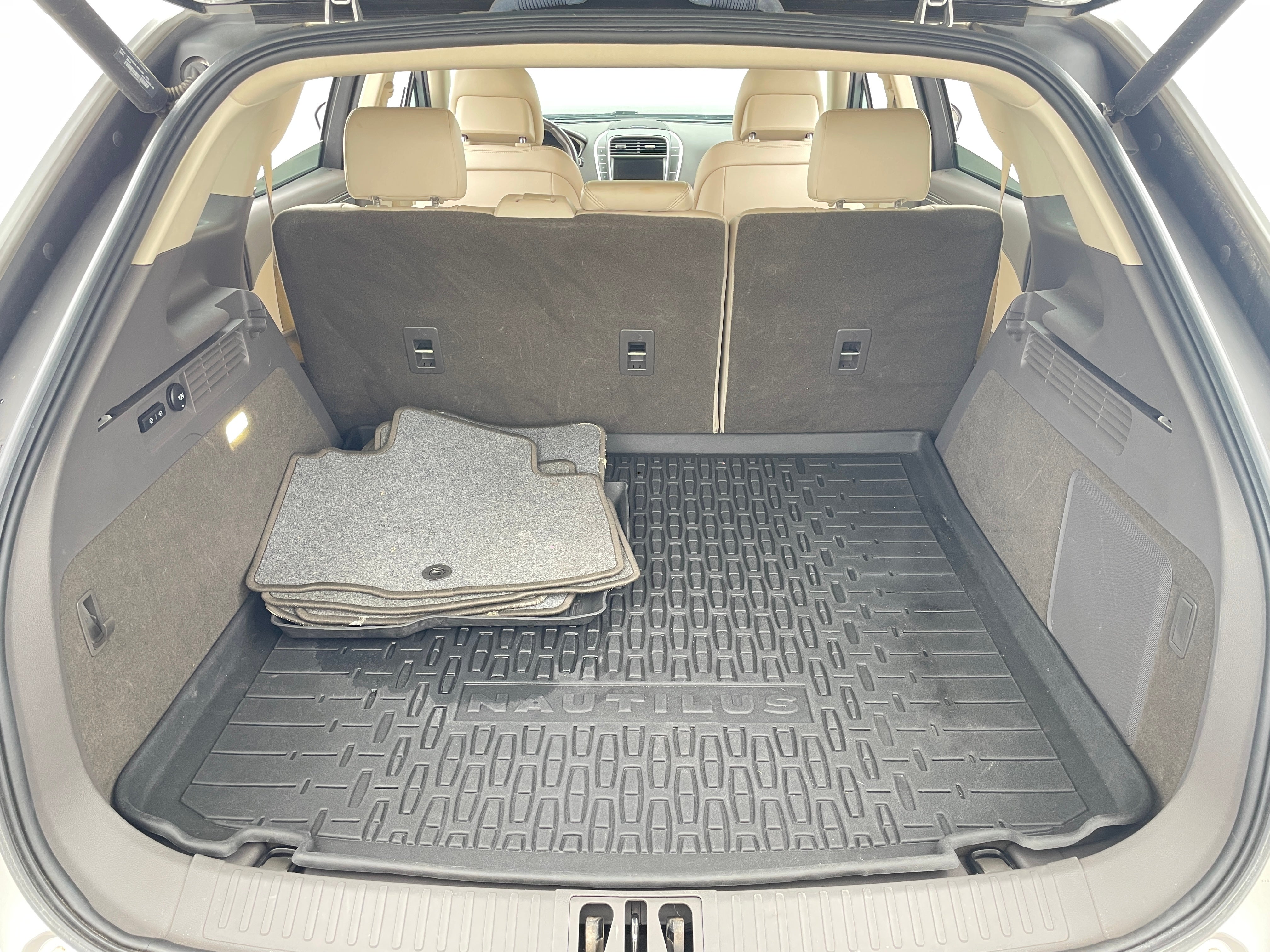 2019 Lincoln Nautilus Select 6