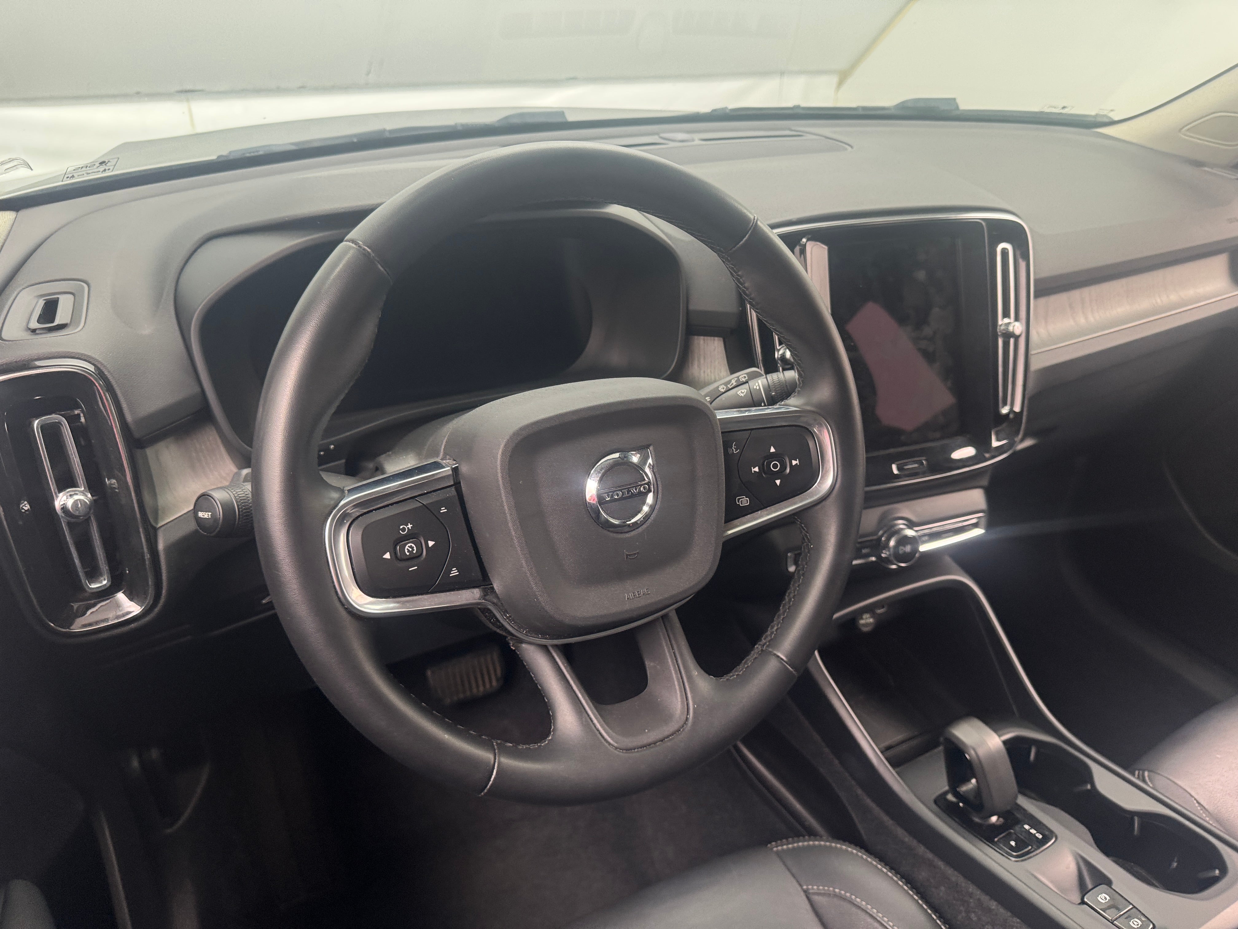 2024 Volvo XC40 B5 Core 4