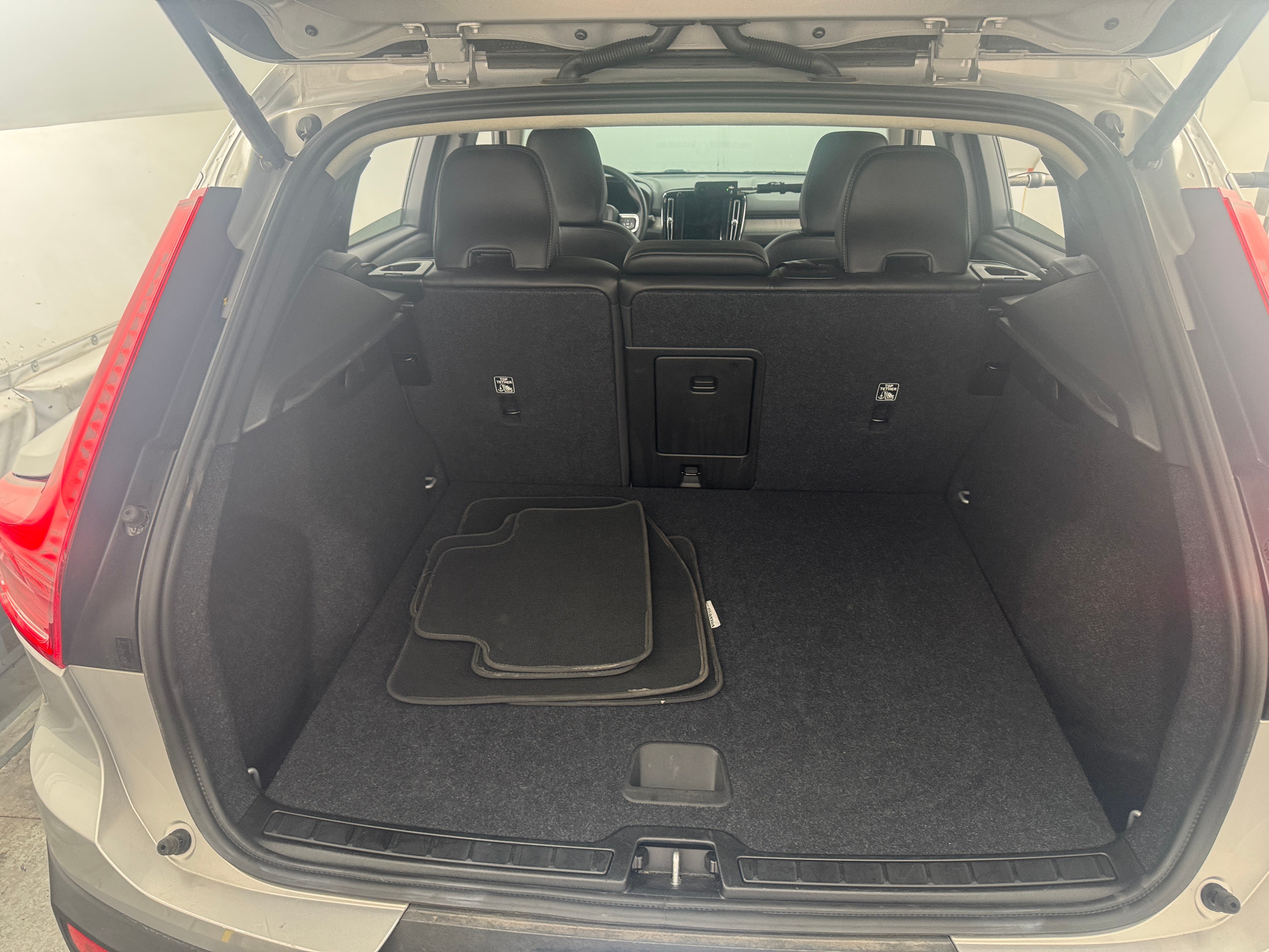 2024 Volvo XC40 B5 Core 6