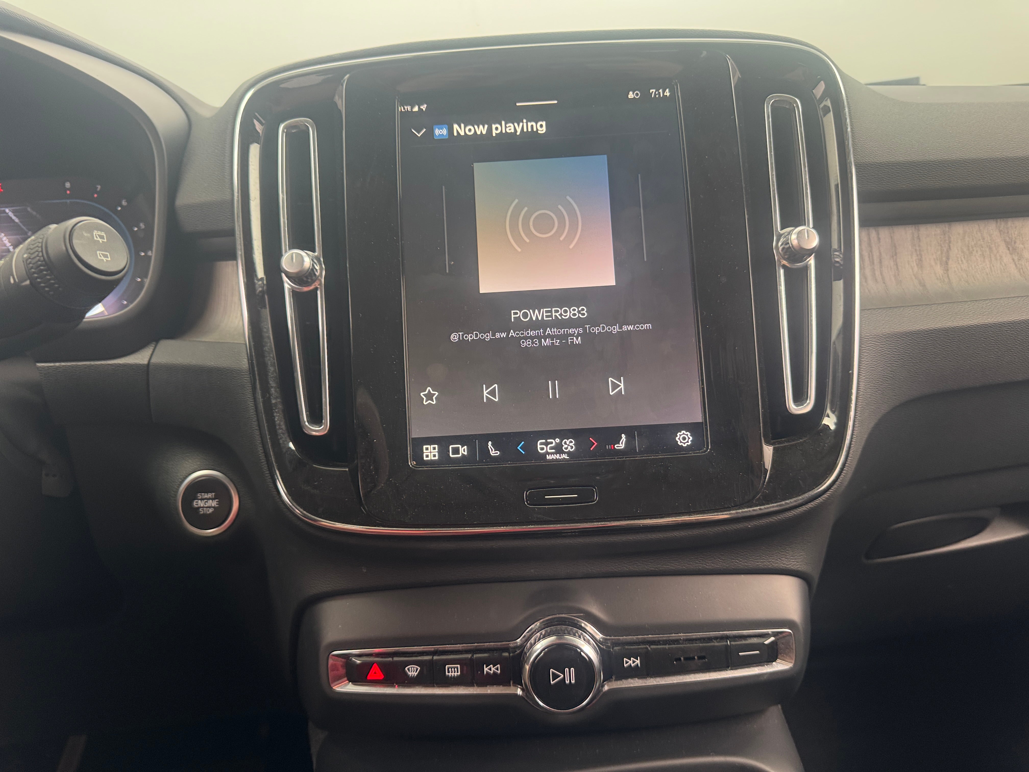 2024 Volvo XC40 B5 Core 3