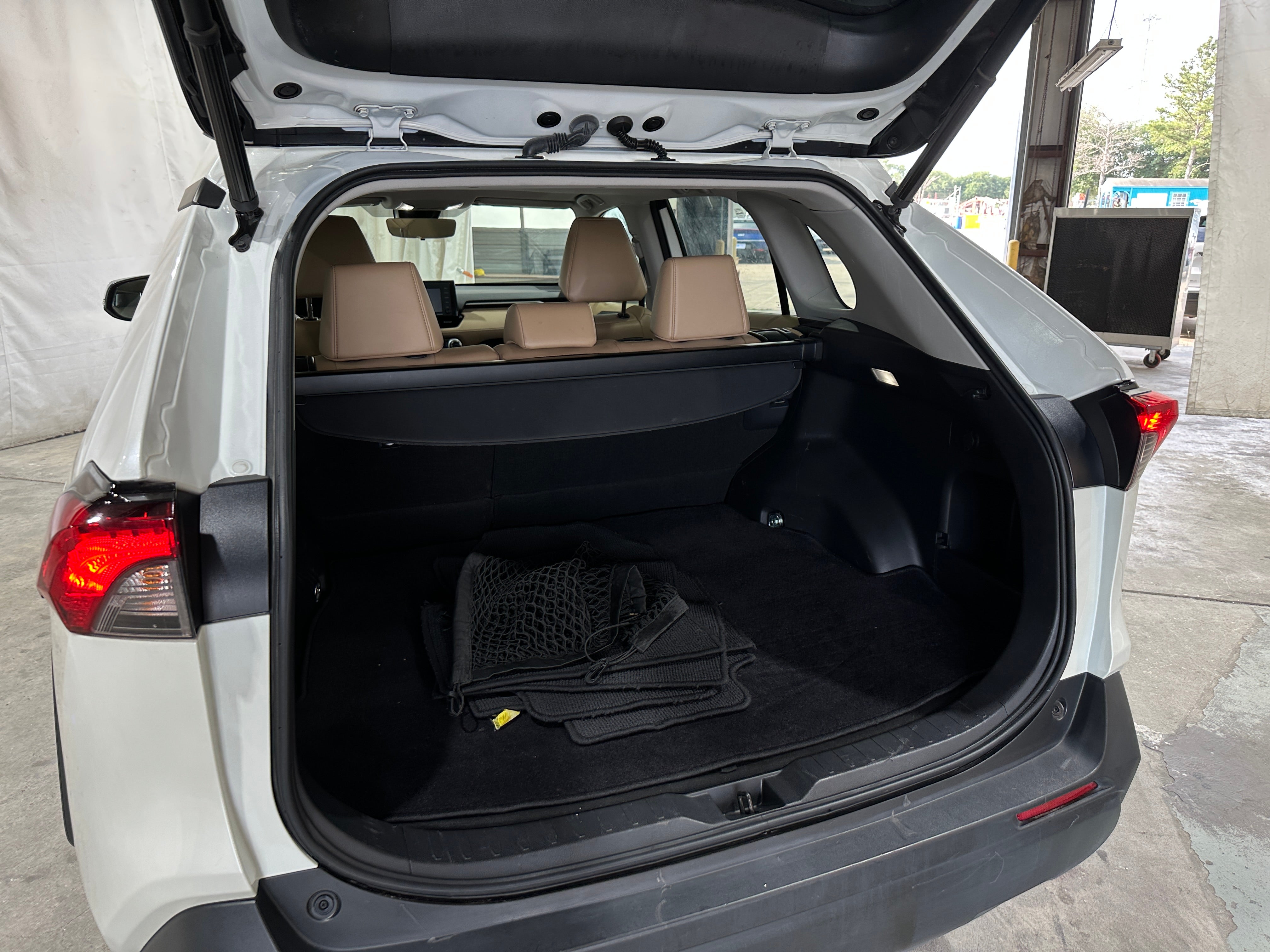 2022 Toyota RAV4 XLE Premium 6