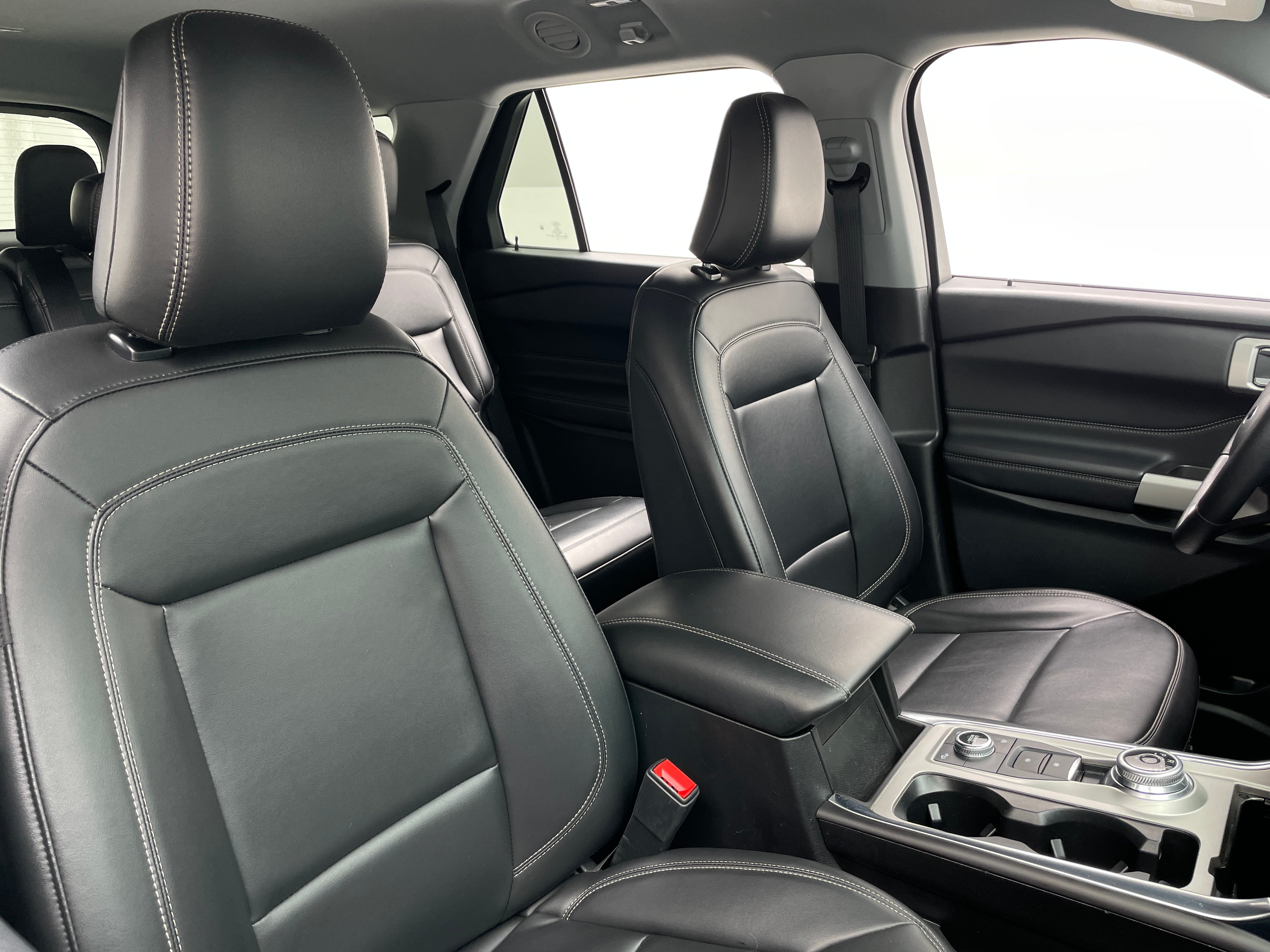 2024 Ford Explorer XLT 2