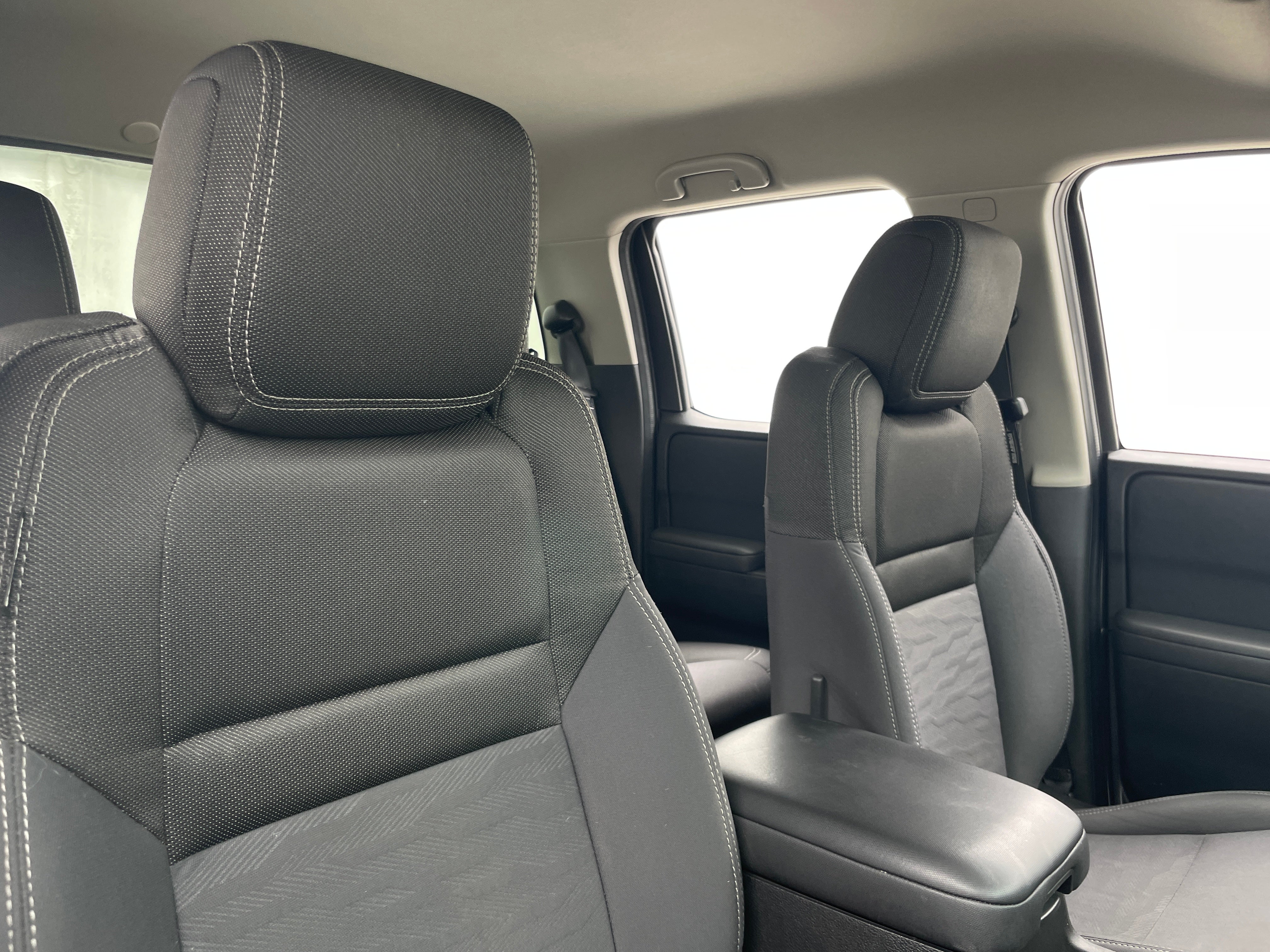 2022 Nissan Frontier SV 2