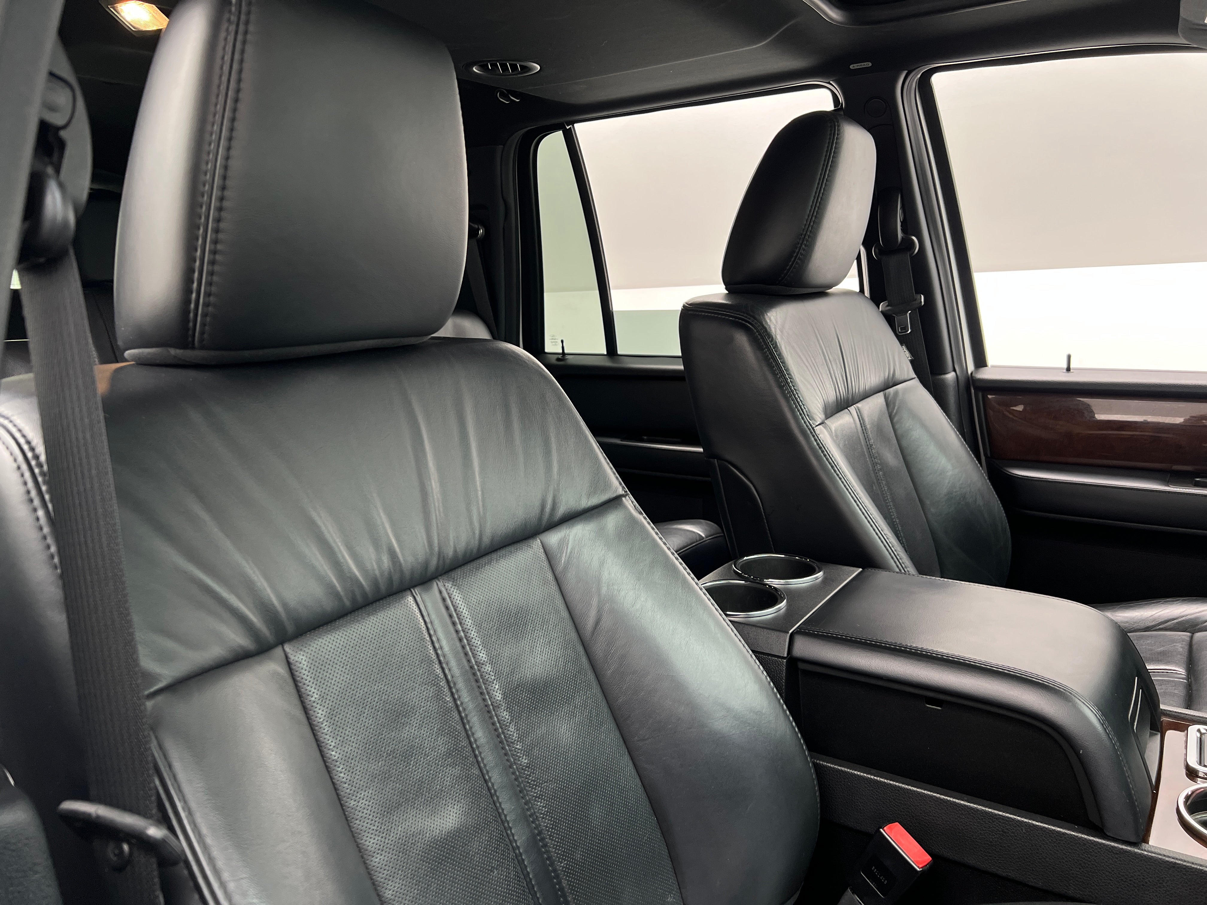 Image 2 of 2015 Lincoln Navigator base