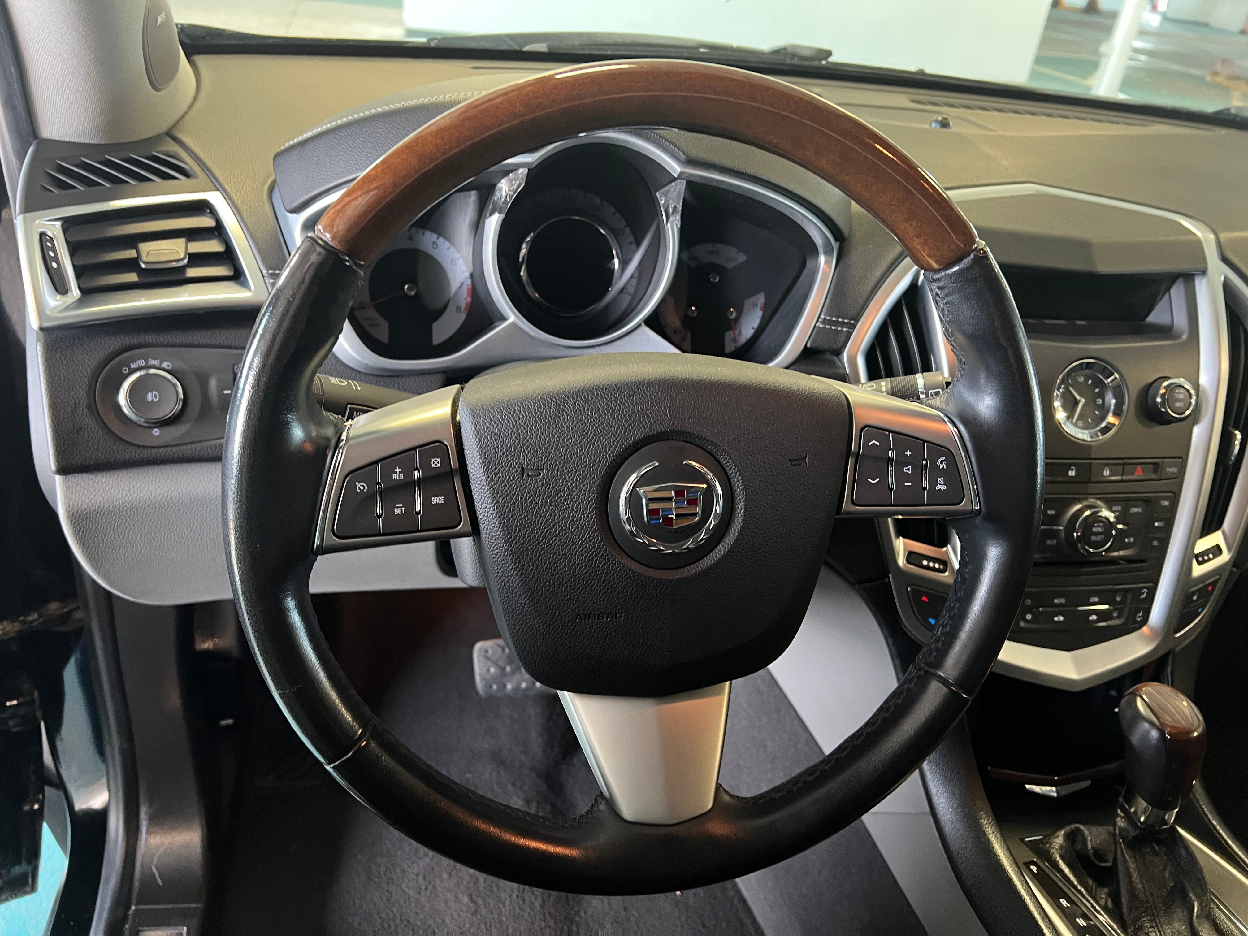 2011 Cadillac SRX Base 4