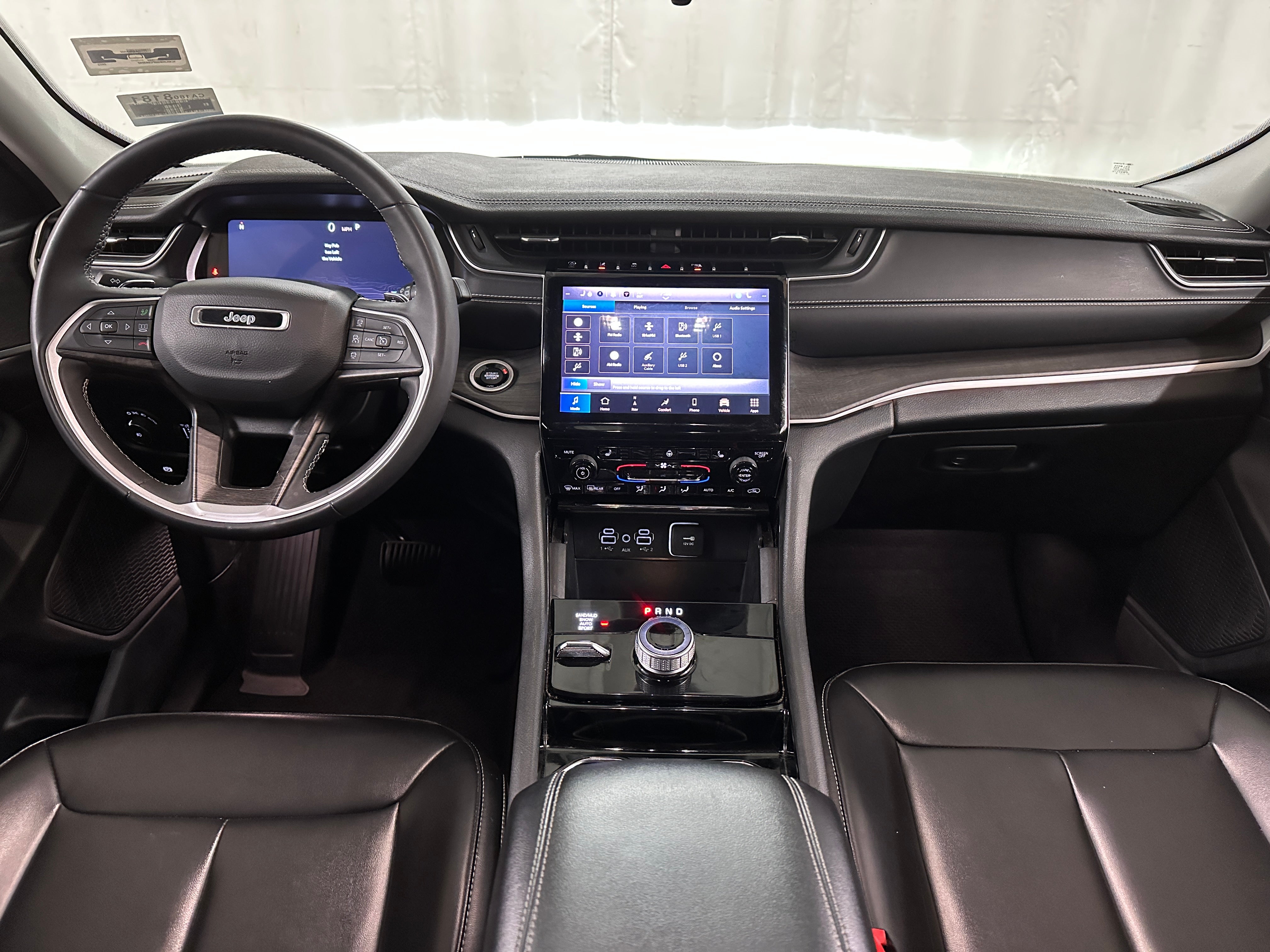 2023 Jeep Grand Cherokee Limited Edition 2