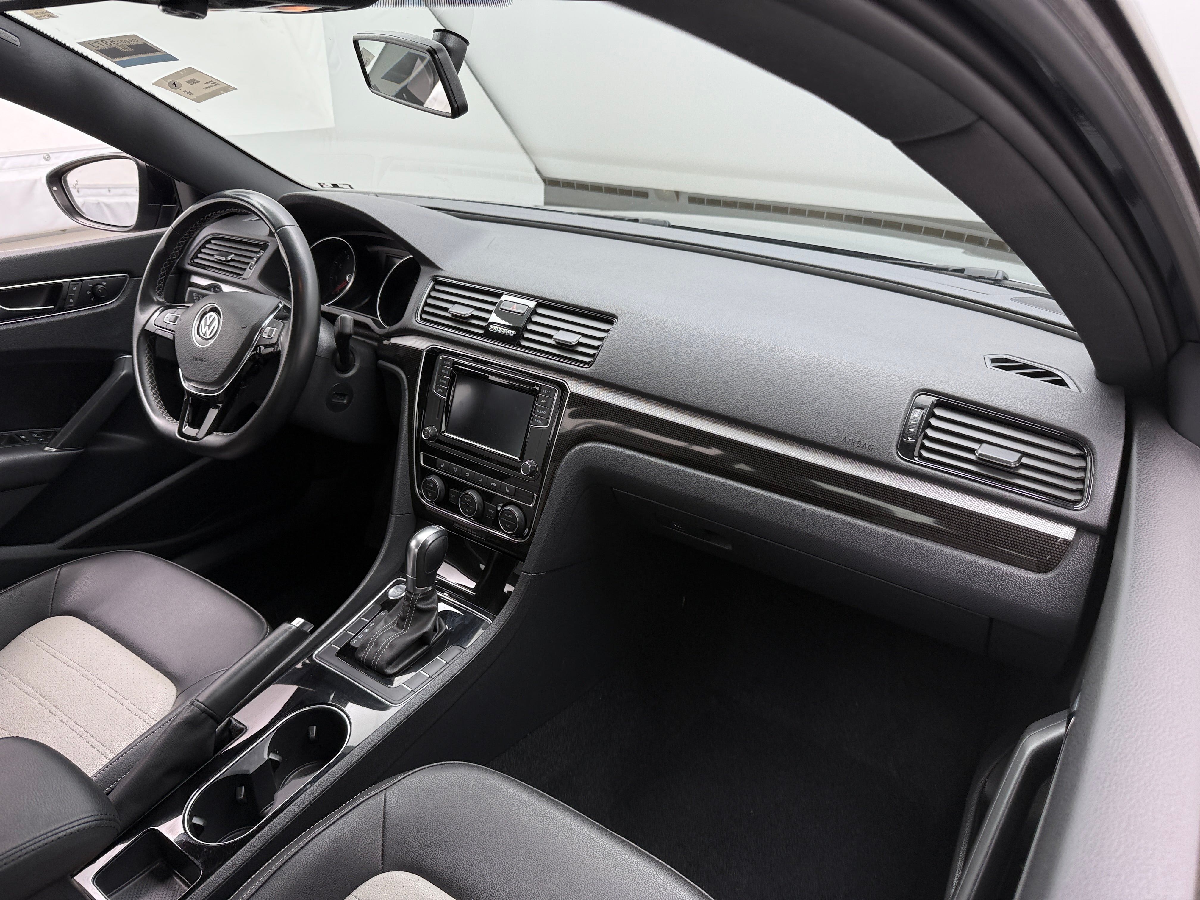 2018 Volkswagen Passat GT 2