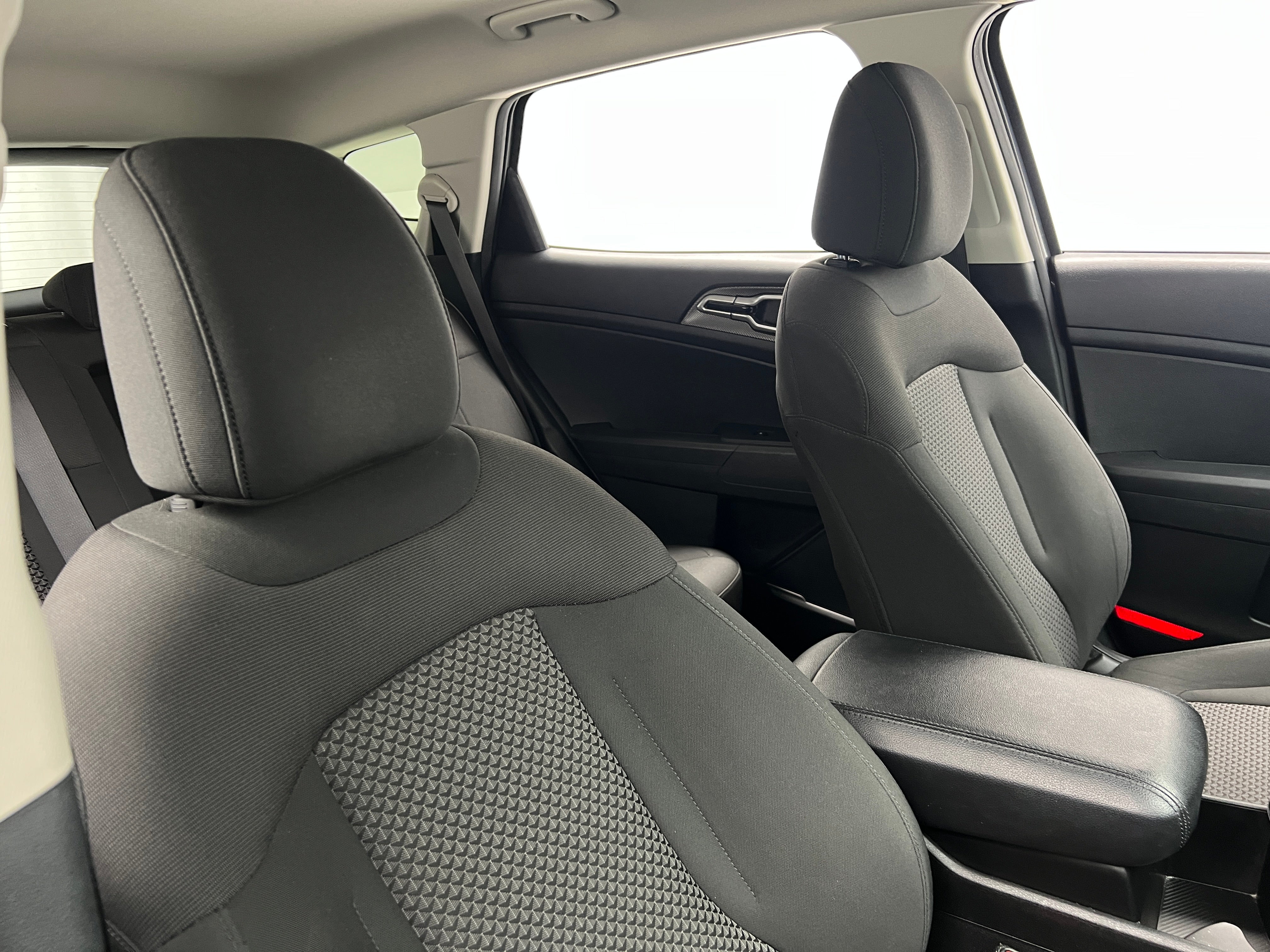 2023 Kia Sportage LX 2