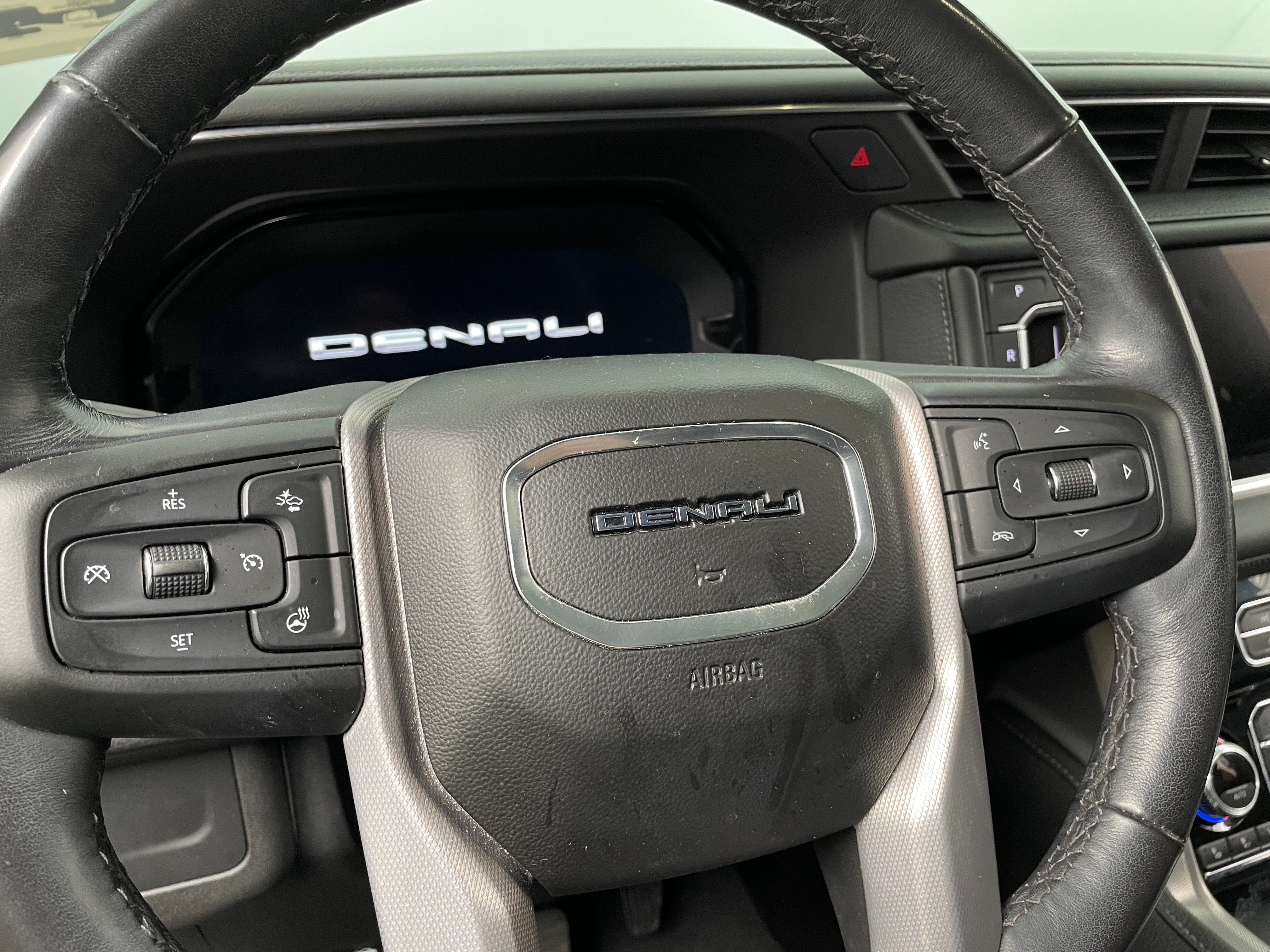 2022 GMC Yukon Denali 4