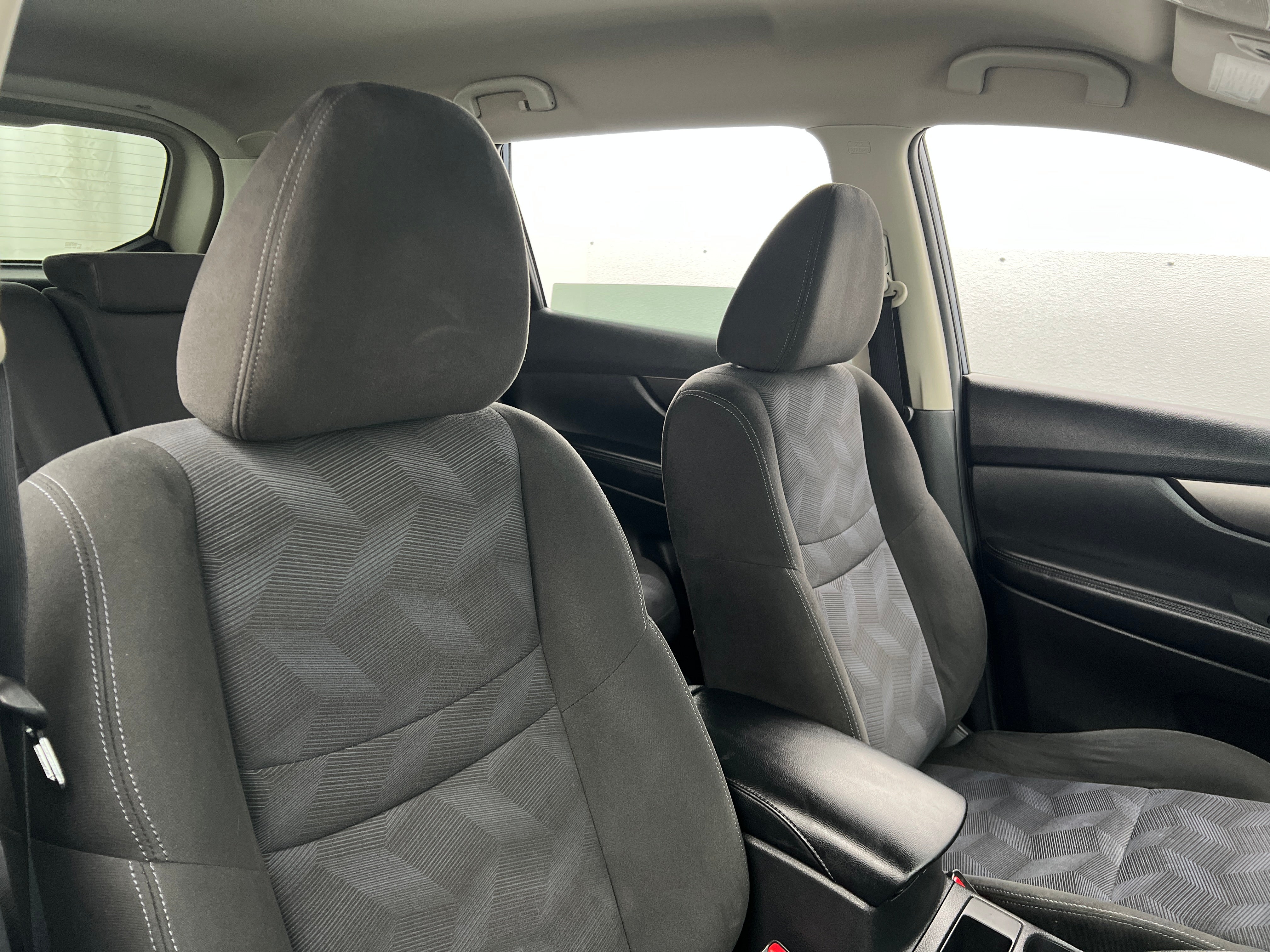 2015 Nissan Rogue SV 2