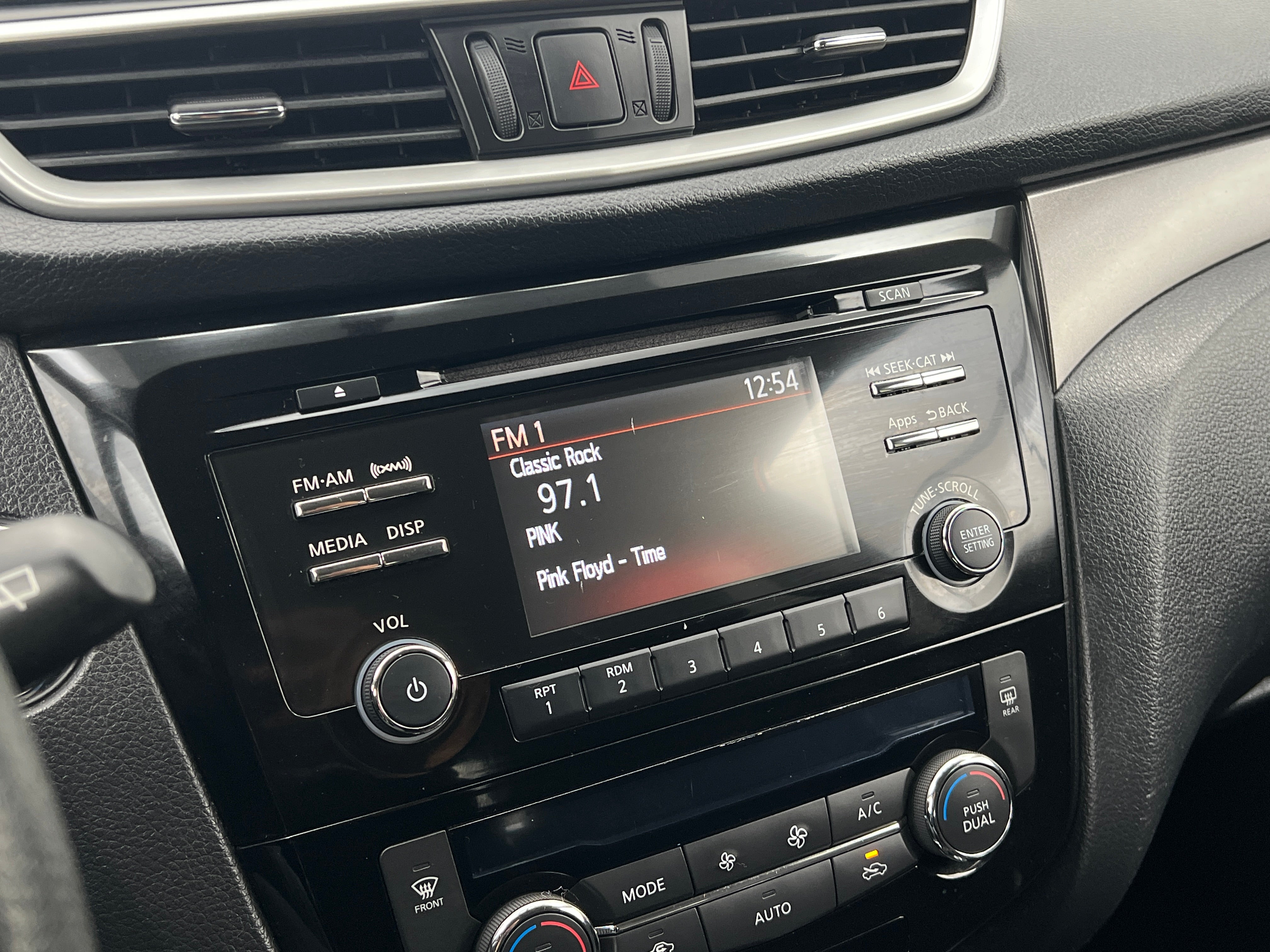 2015 Nissan Rogue SV 4