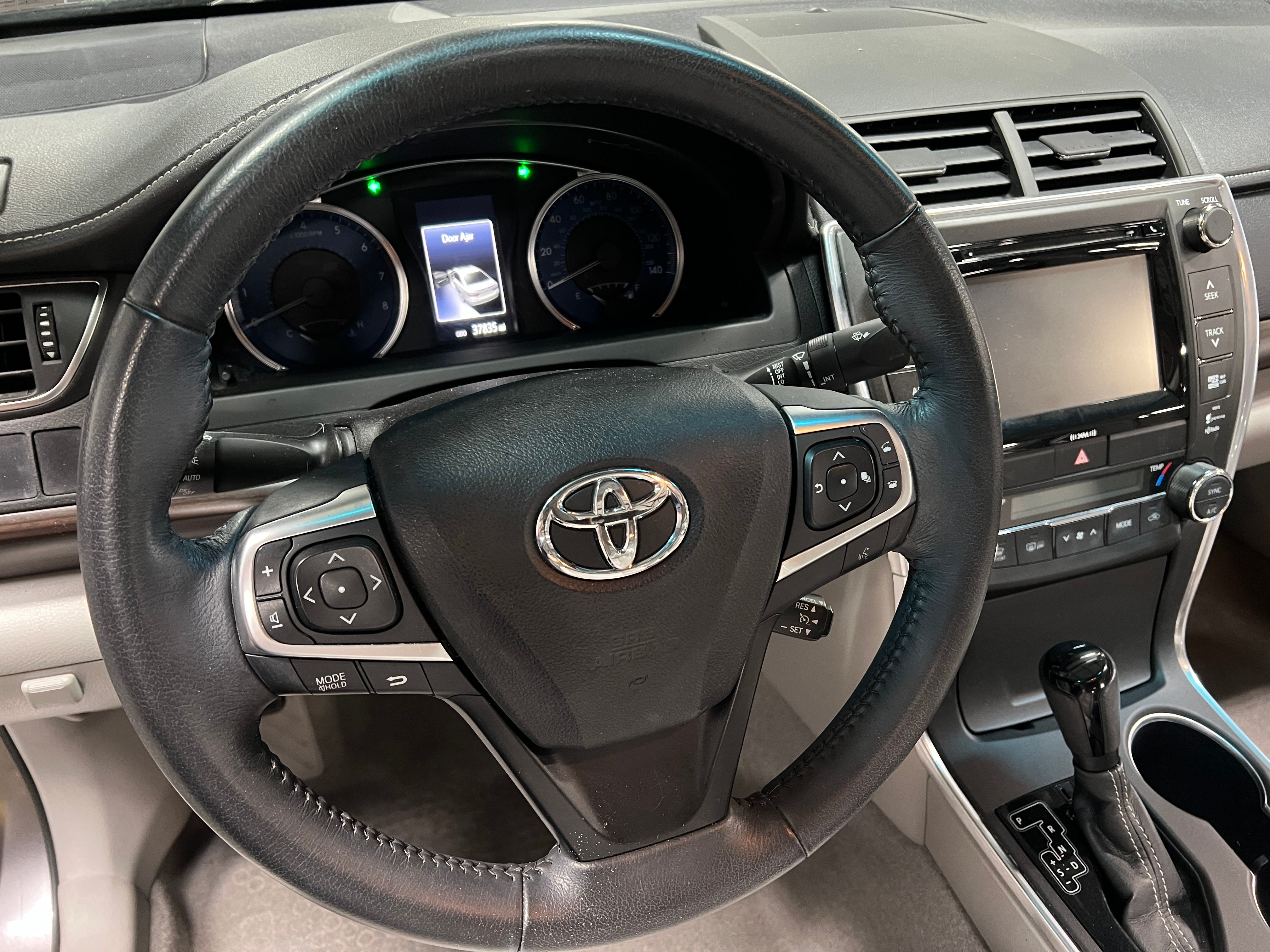 2016 Toyota Camry XLE 4