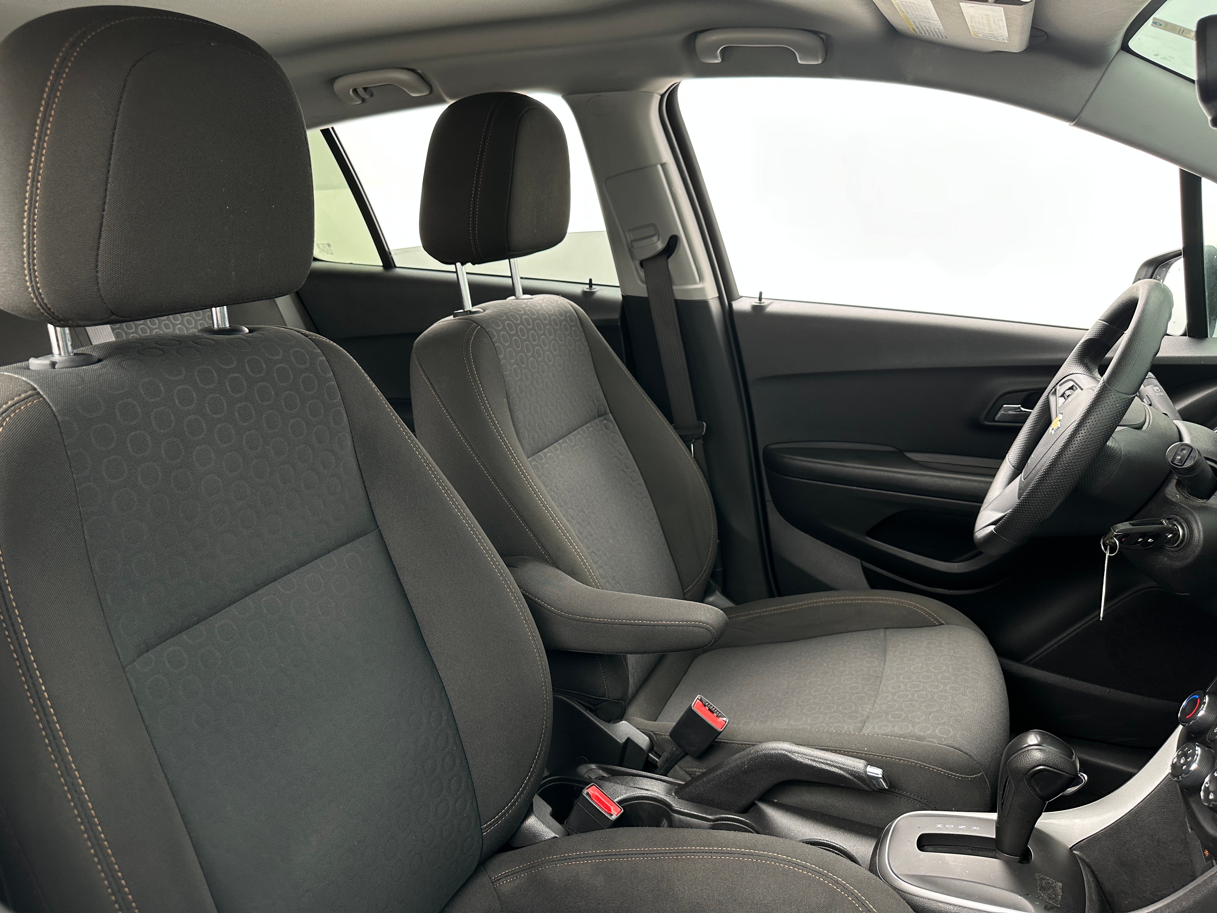 2022 Chevrolet Trax LS 2