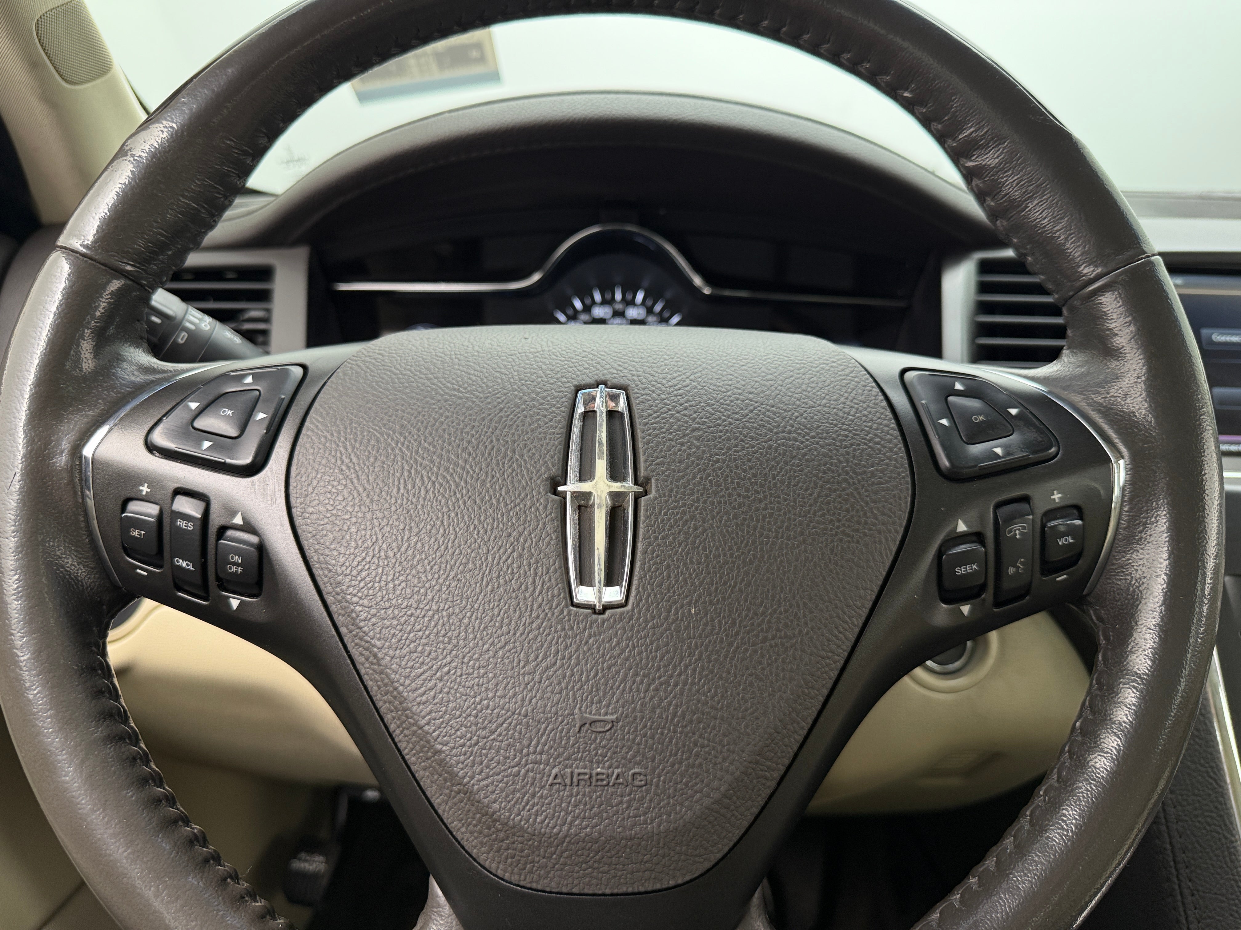 2013 Lincoln MKS  4