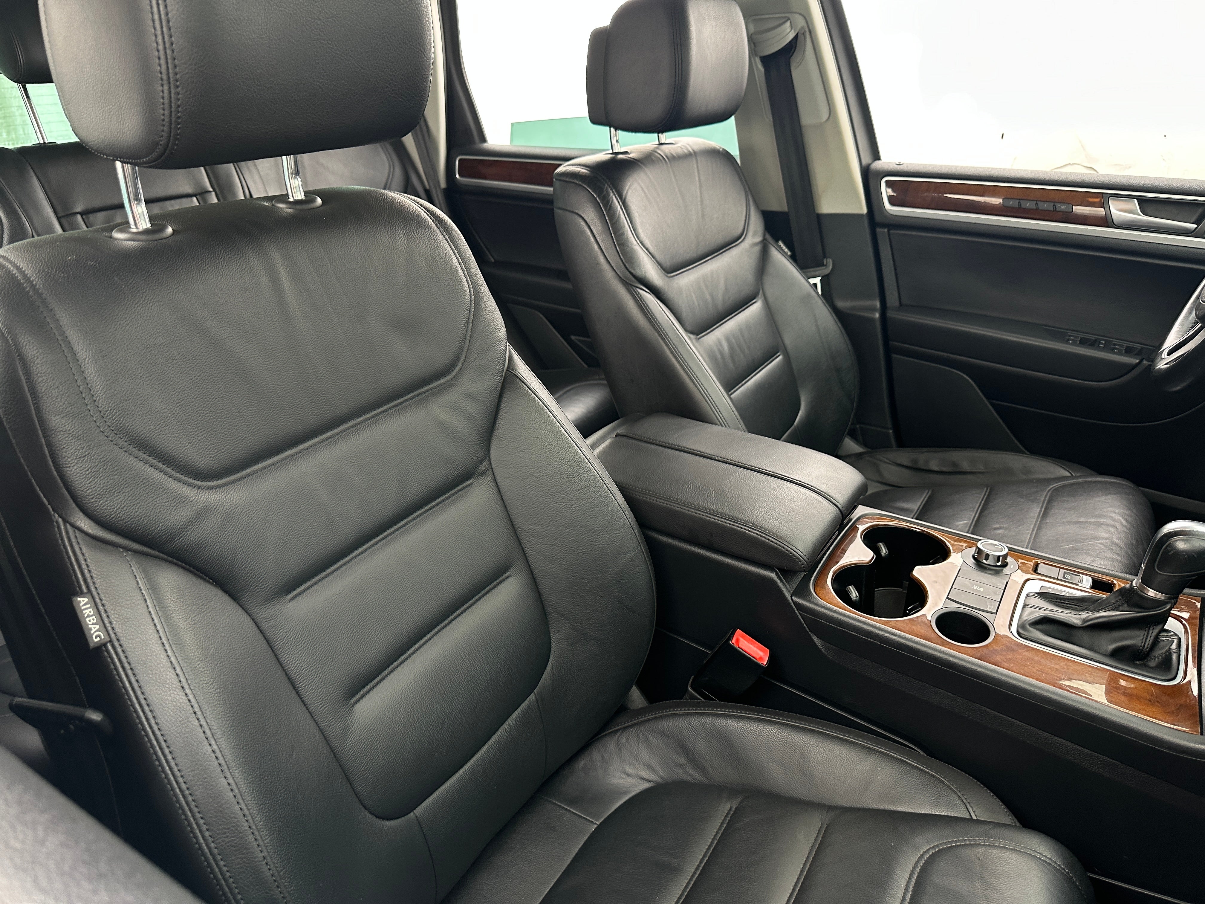 2014 Volkswagen Touareg TDI Lux 2