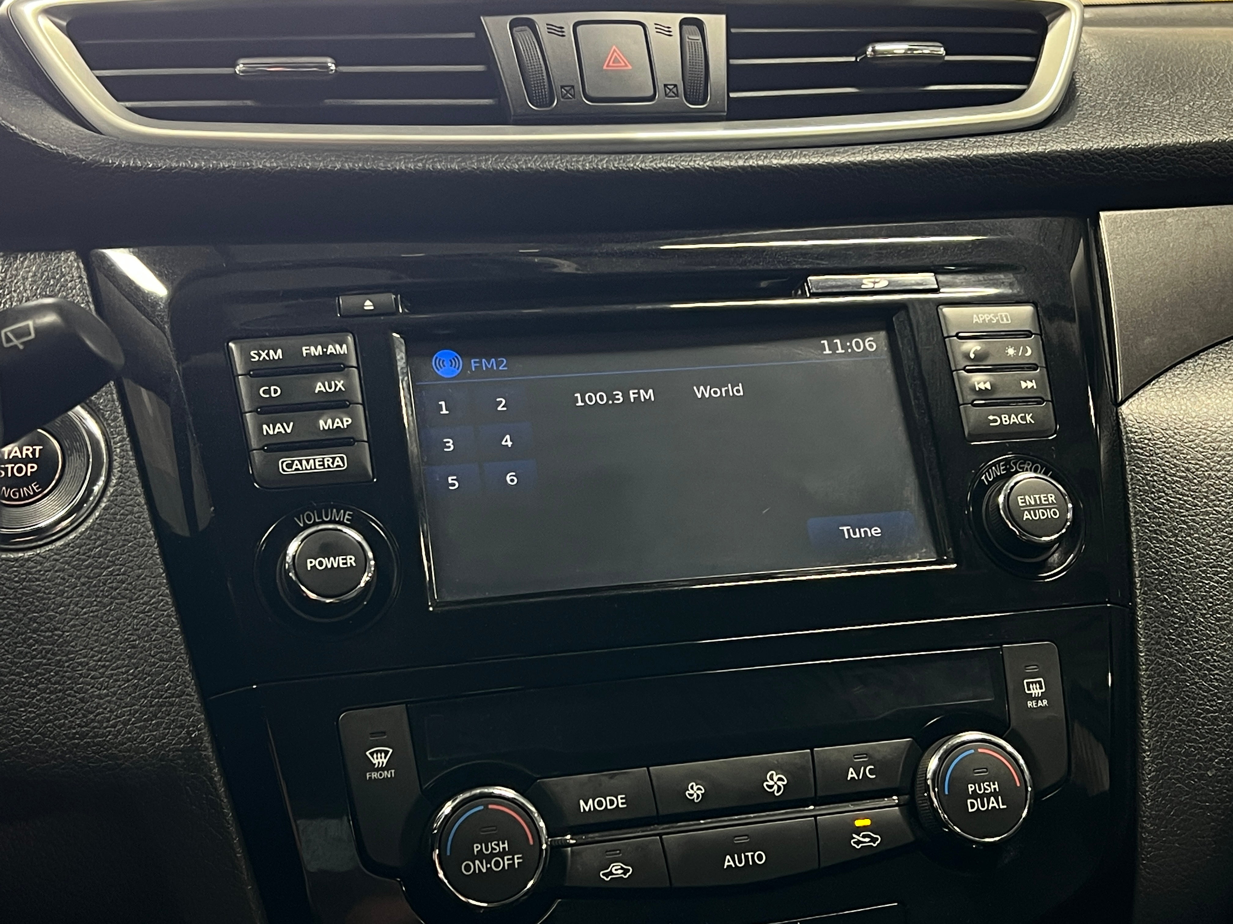 2015 Nissan Rogue SV 4