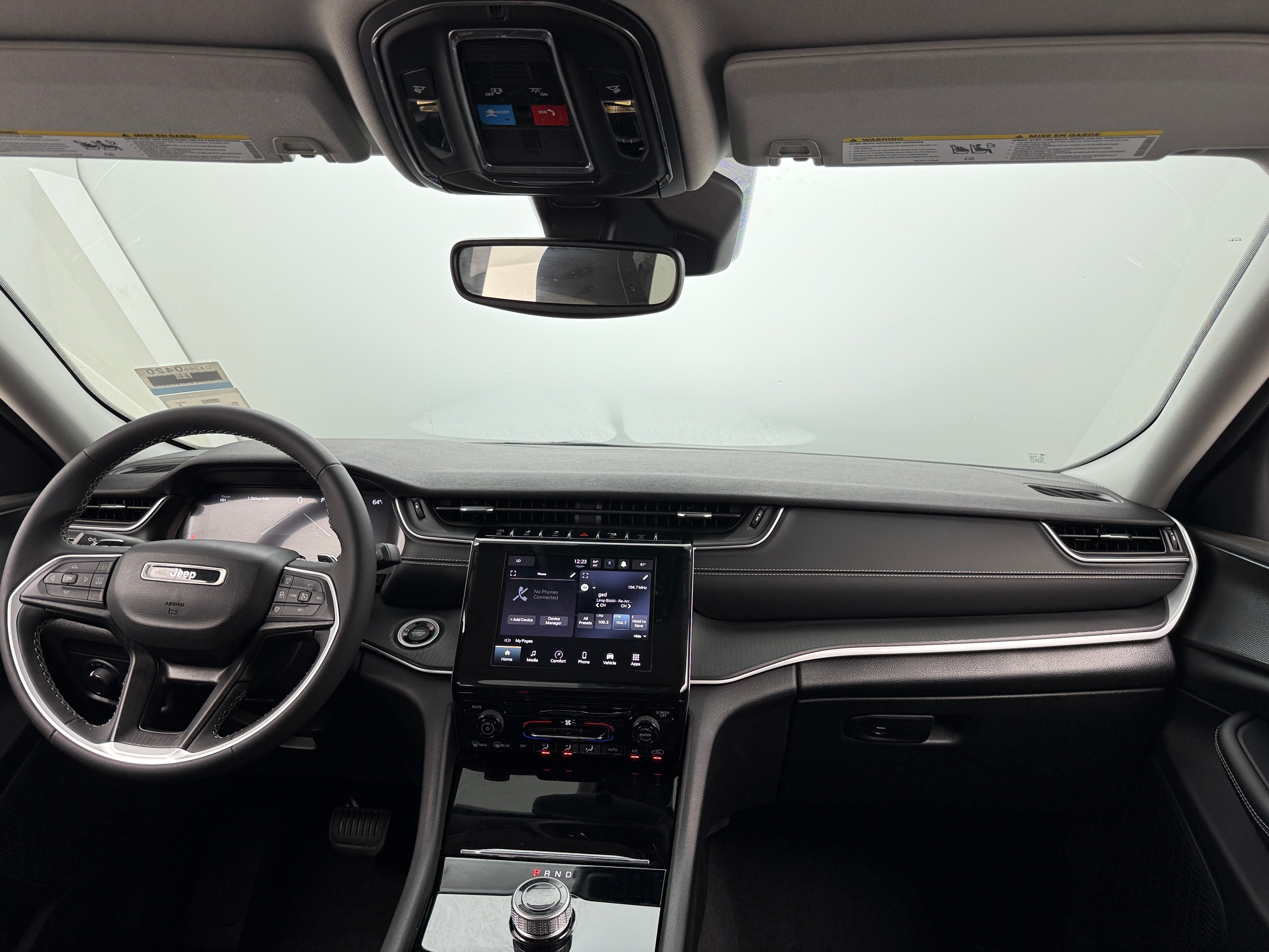 2023 Jeep Grand Cherokee Laredo 3