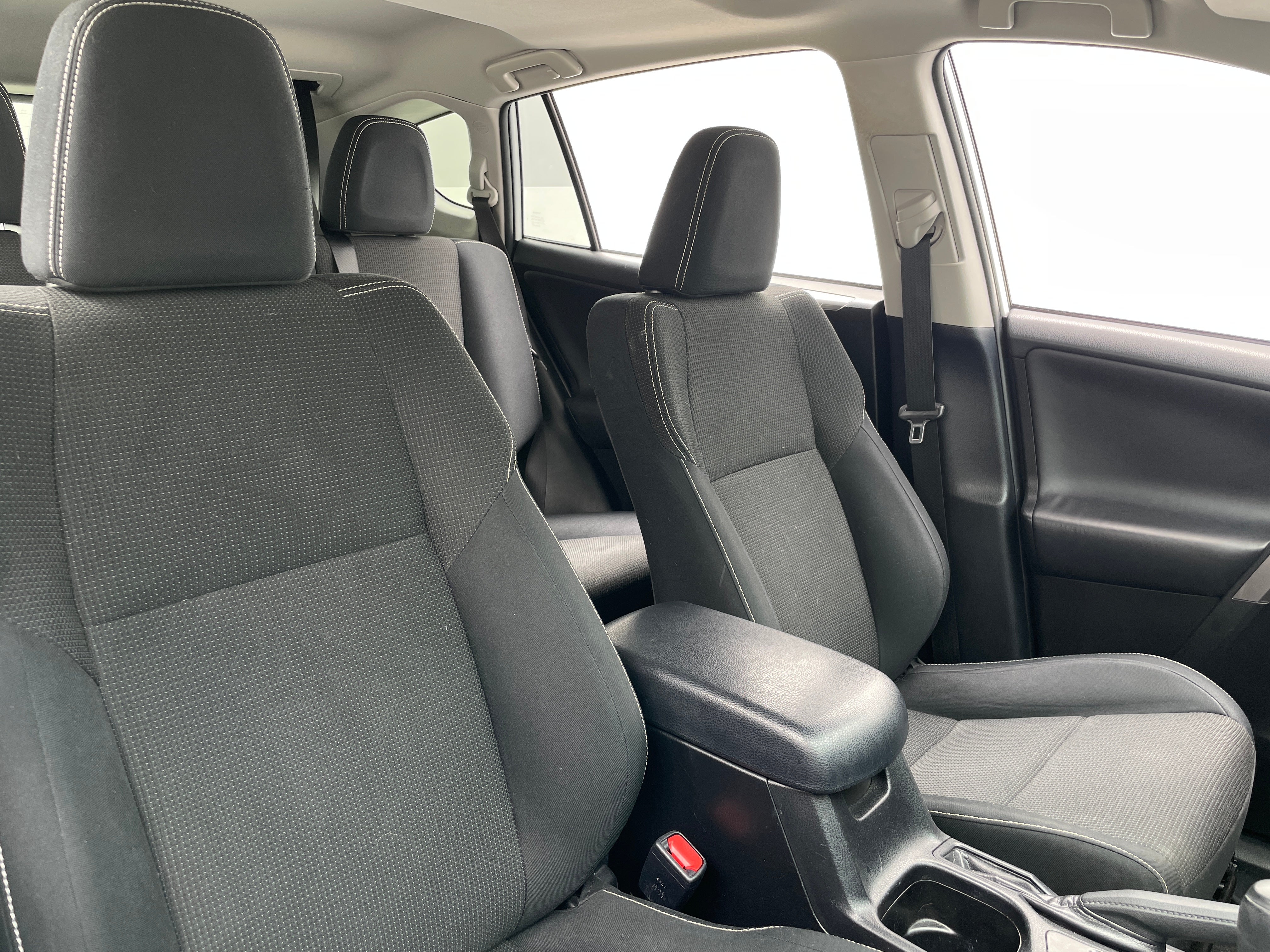2016 Toyota RAV4 XLE 2