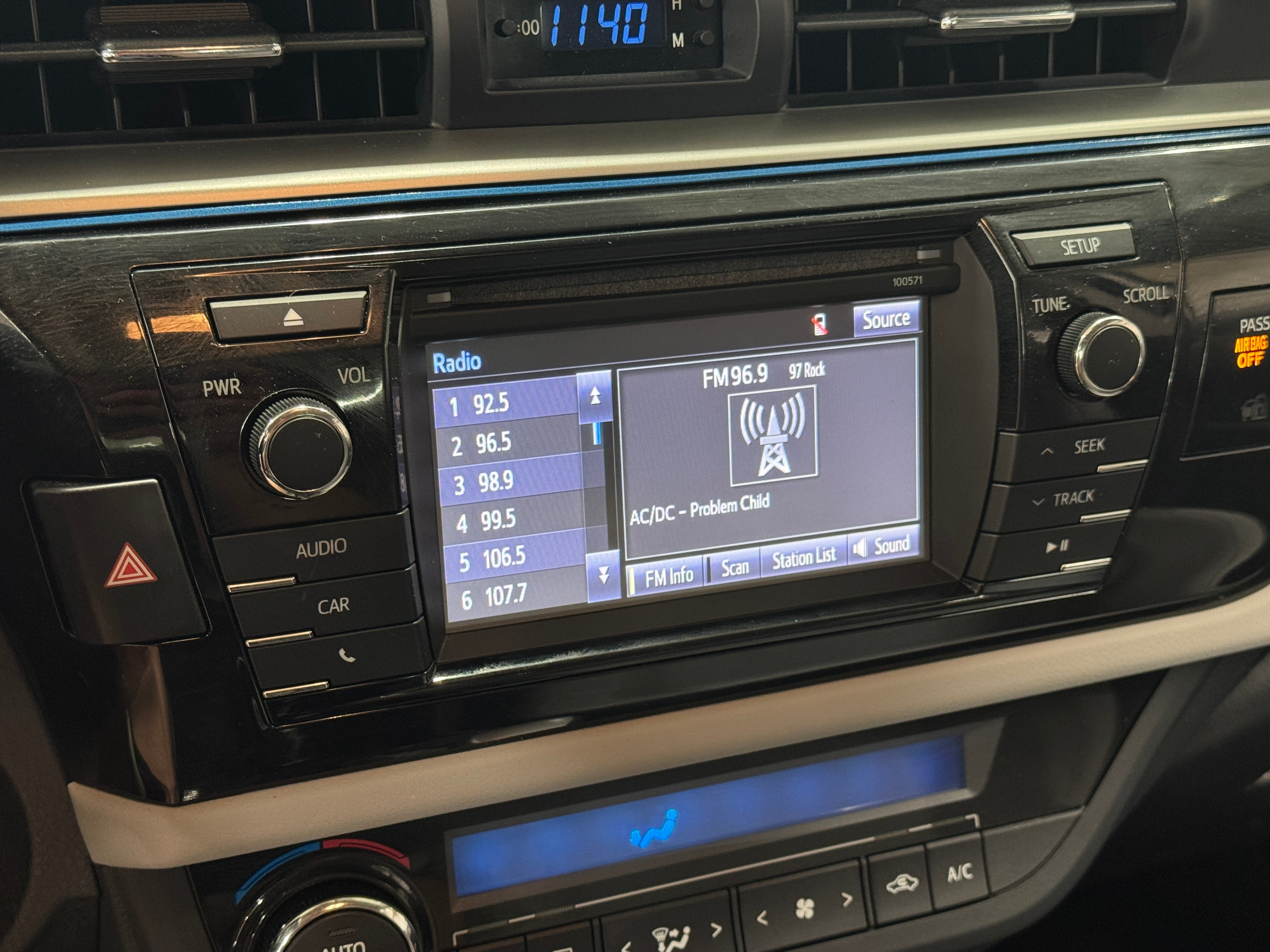 2016 Toyota Corolla LE 4