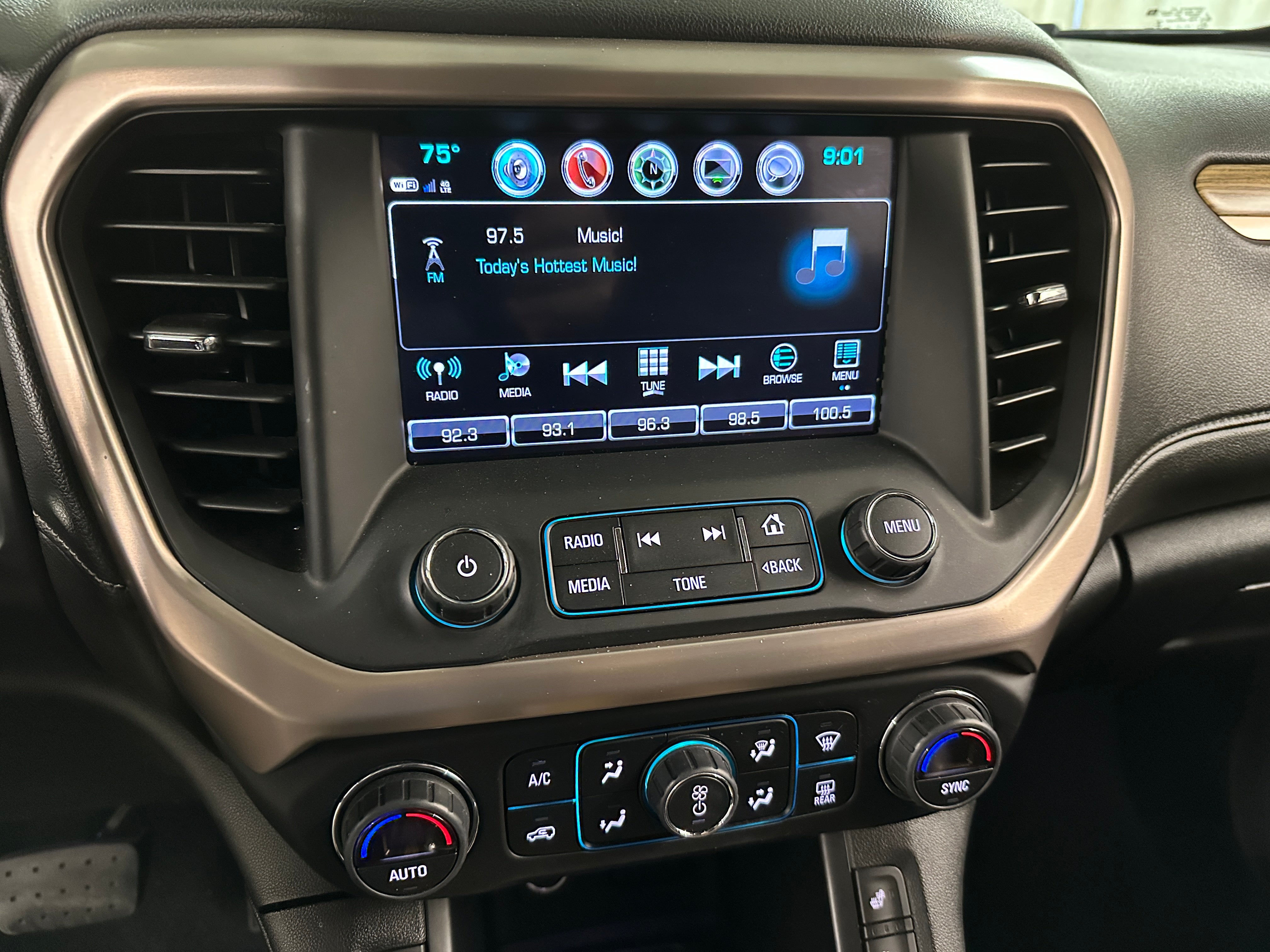 2018 GMC Acadia Denali 3