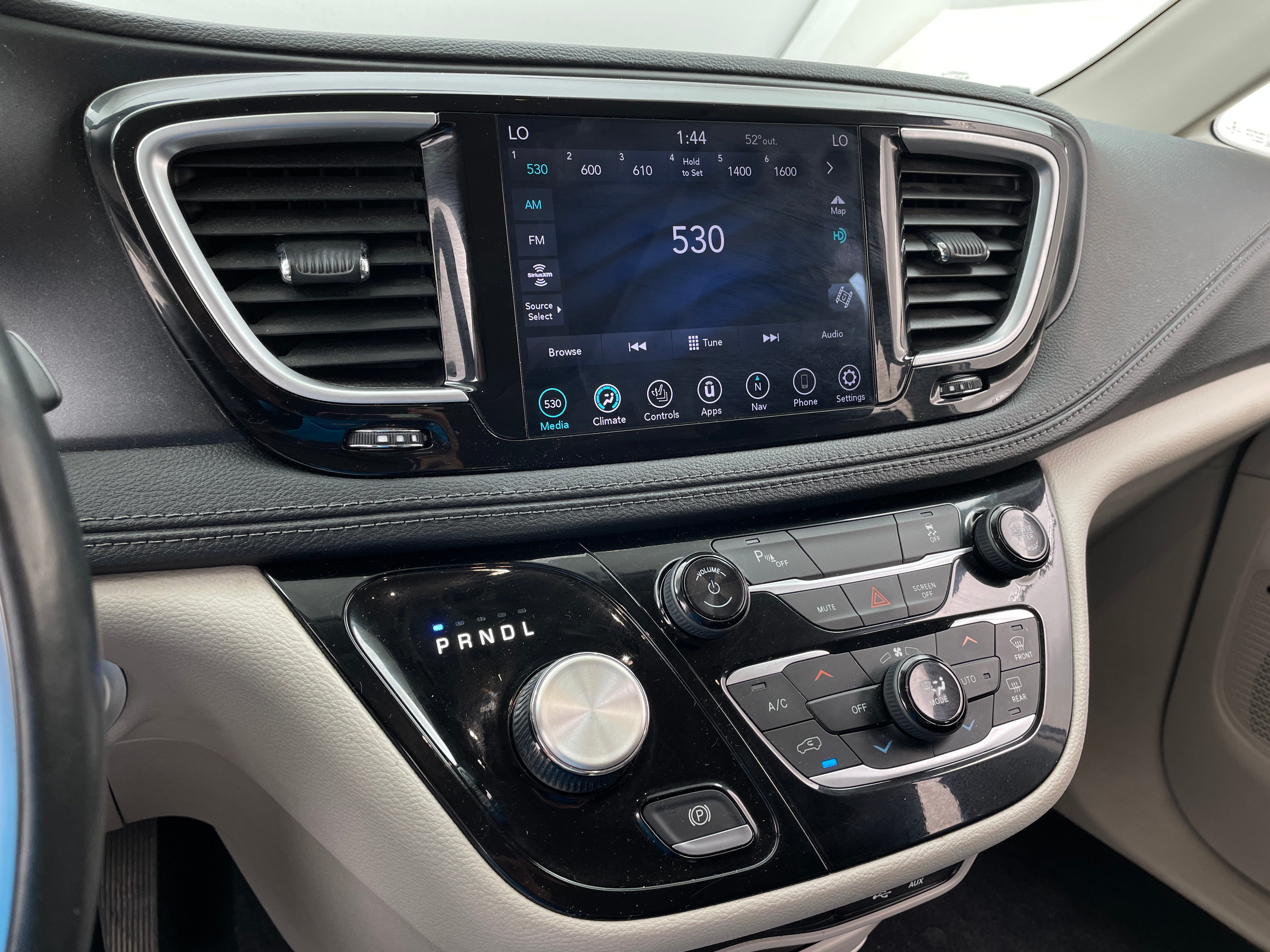 2020 Chrysler Pacifica Hybrid Limited 3