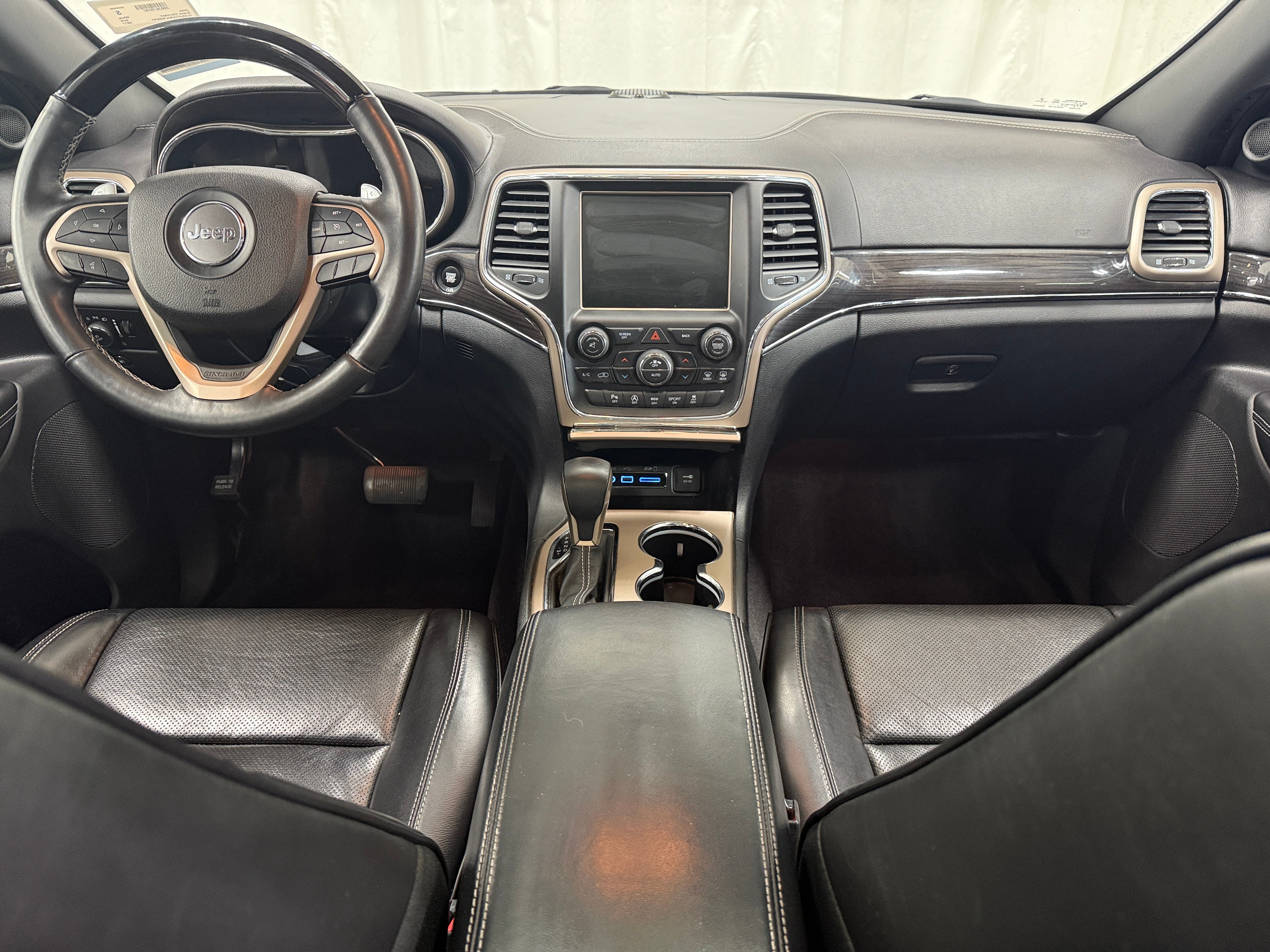 2017 Jeep Grand Cherokee Overland 2