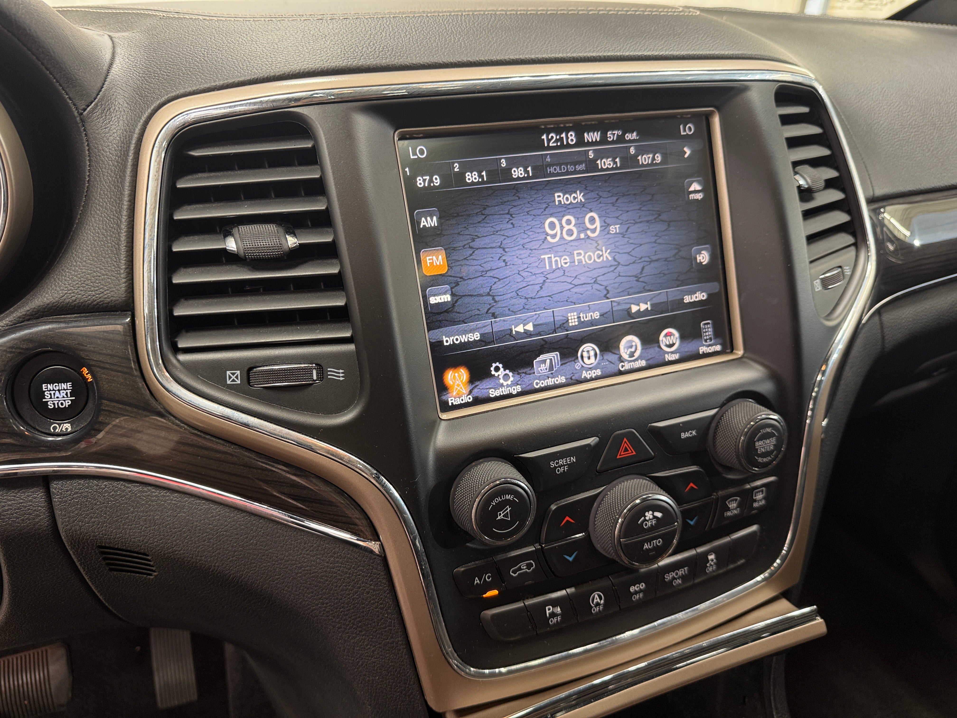 2017 Jeep Grand Cherokee Overland 3