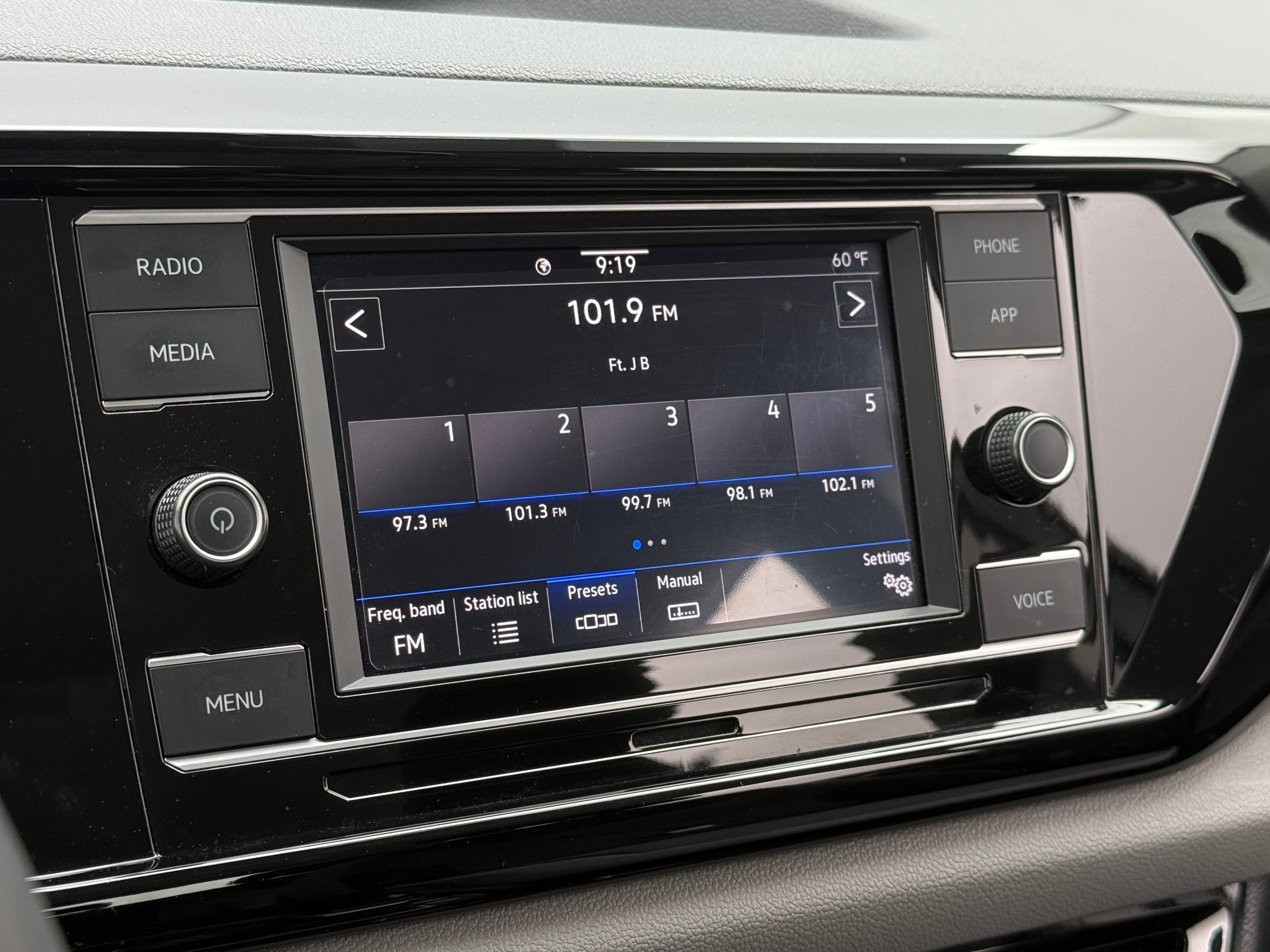 2024 Volkswagen Taos S 4