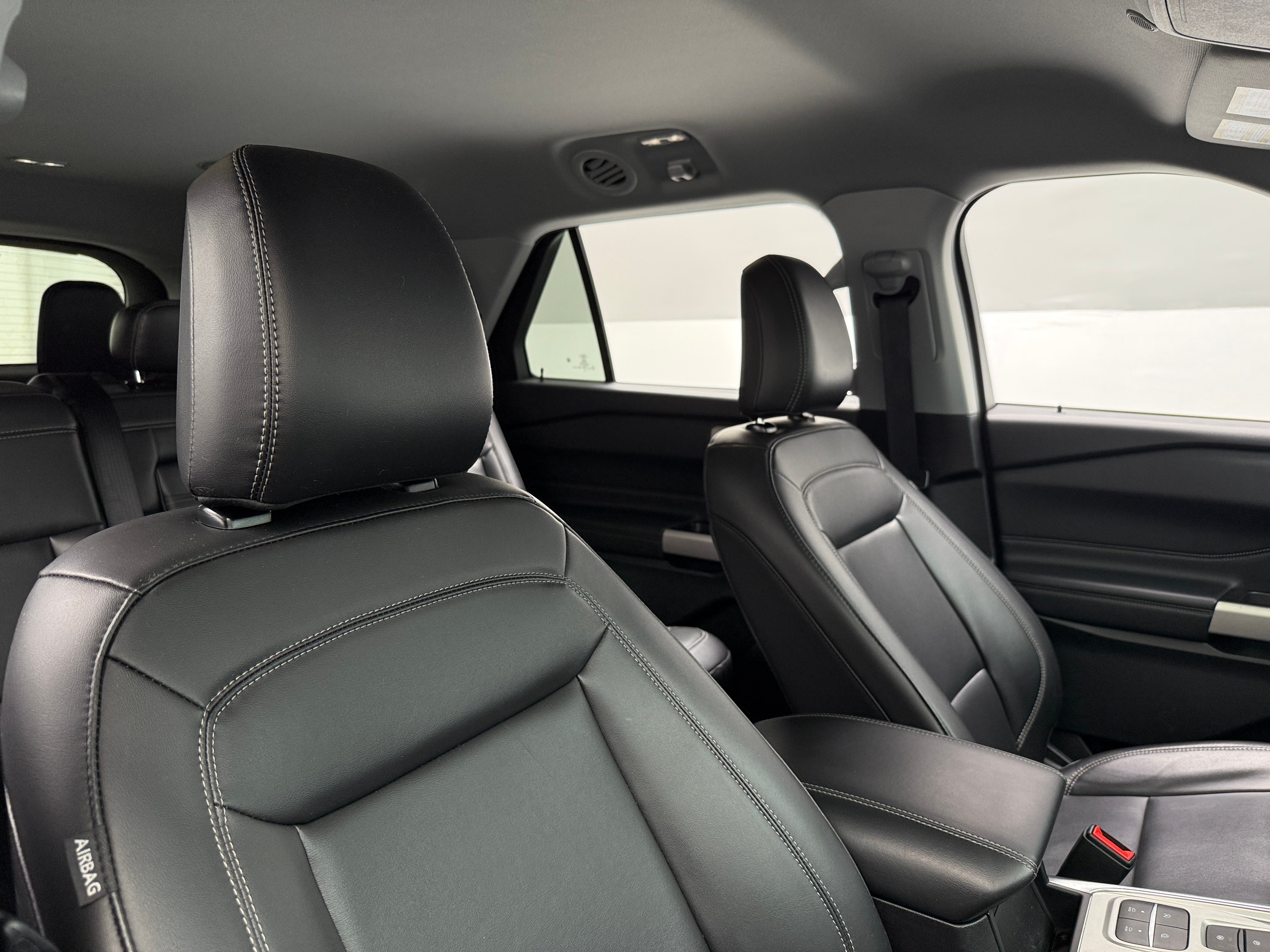2024 Ford Explorer XLT 2