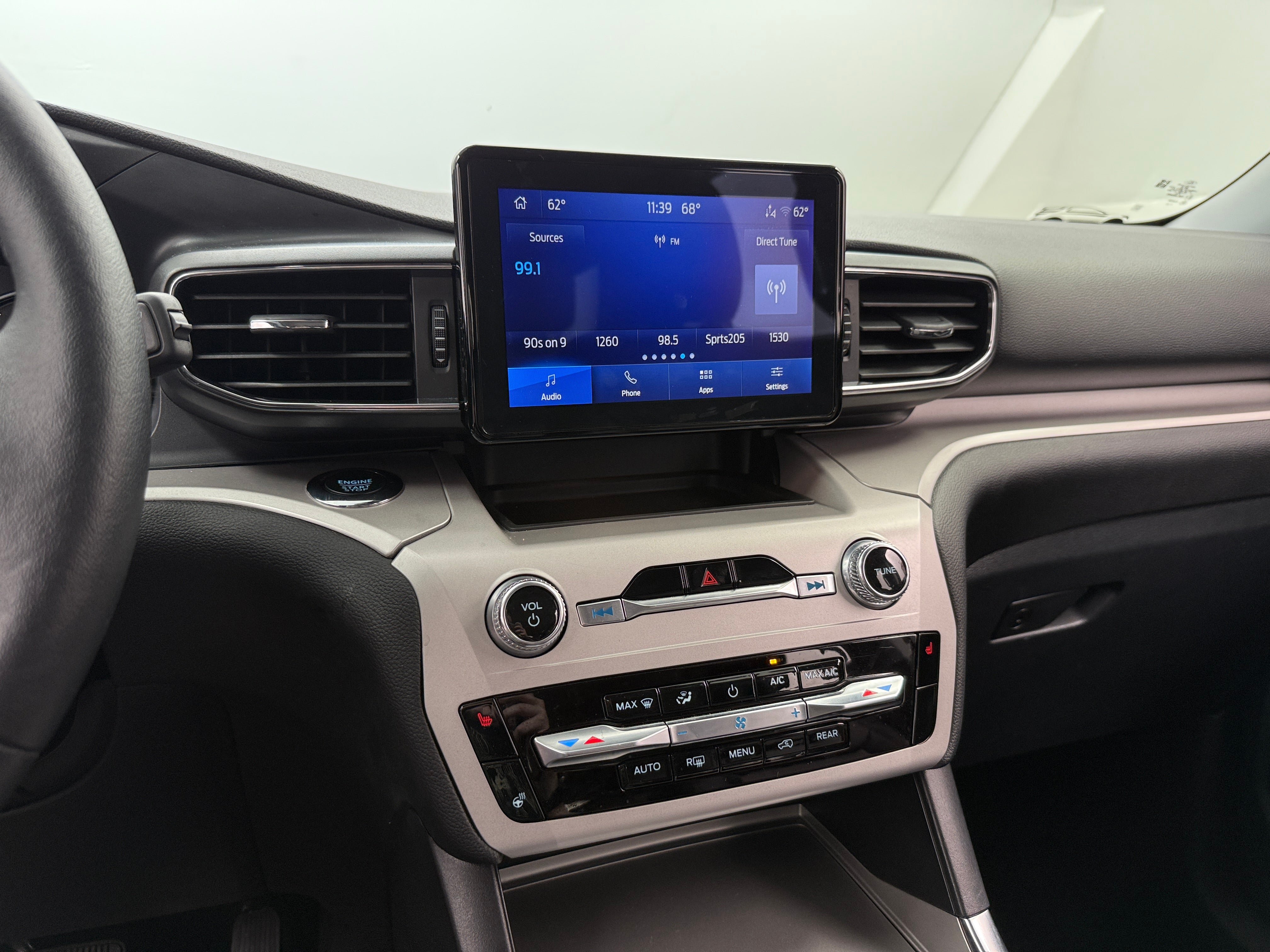 2024 Ford Explorer XLT 4