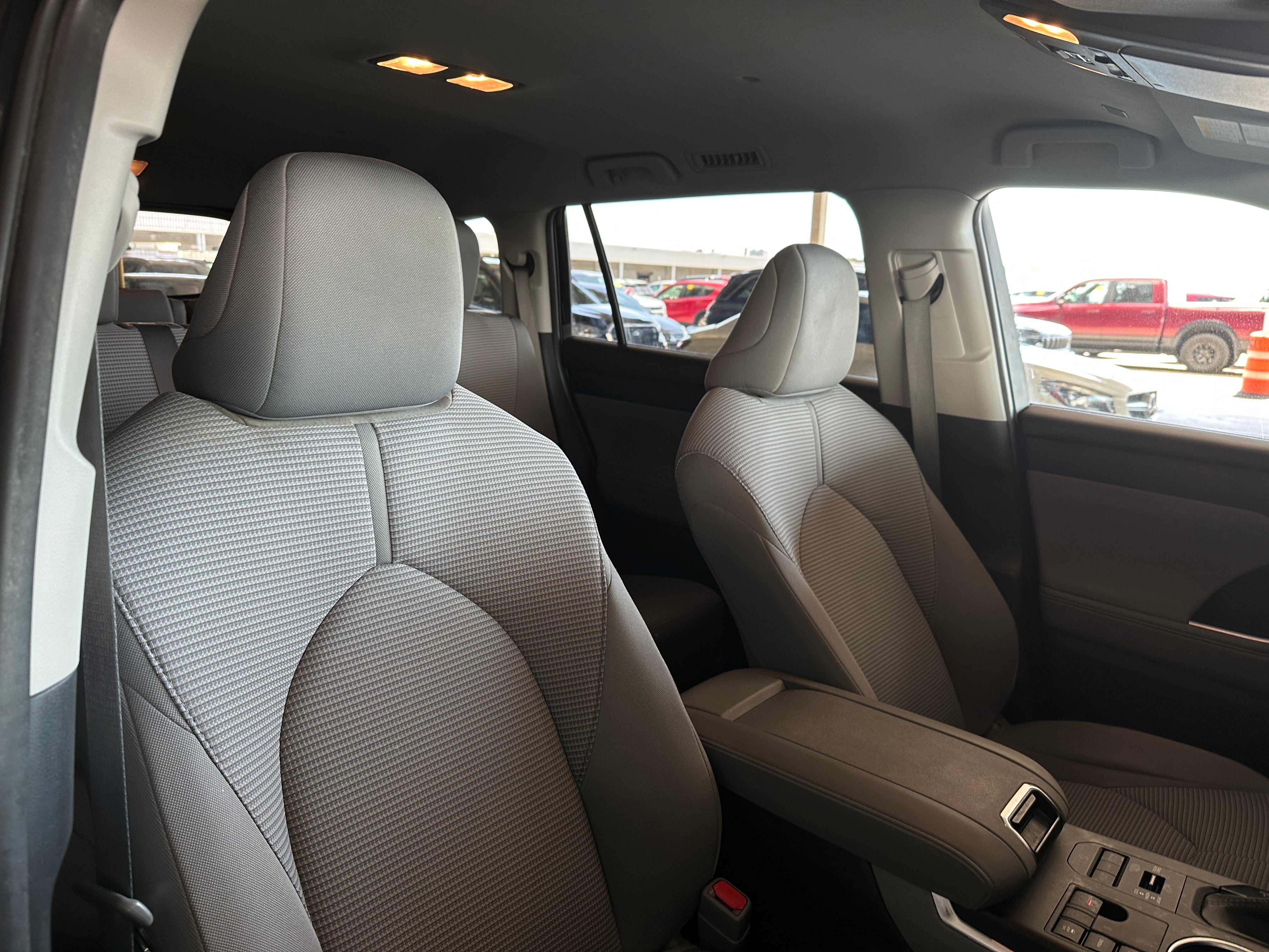 2023 Toyota Highlander LE 2