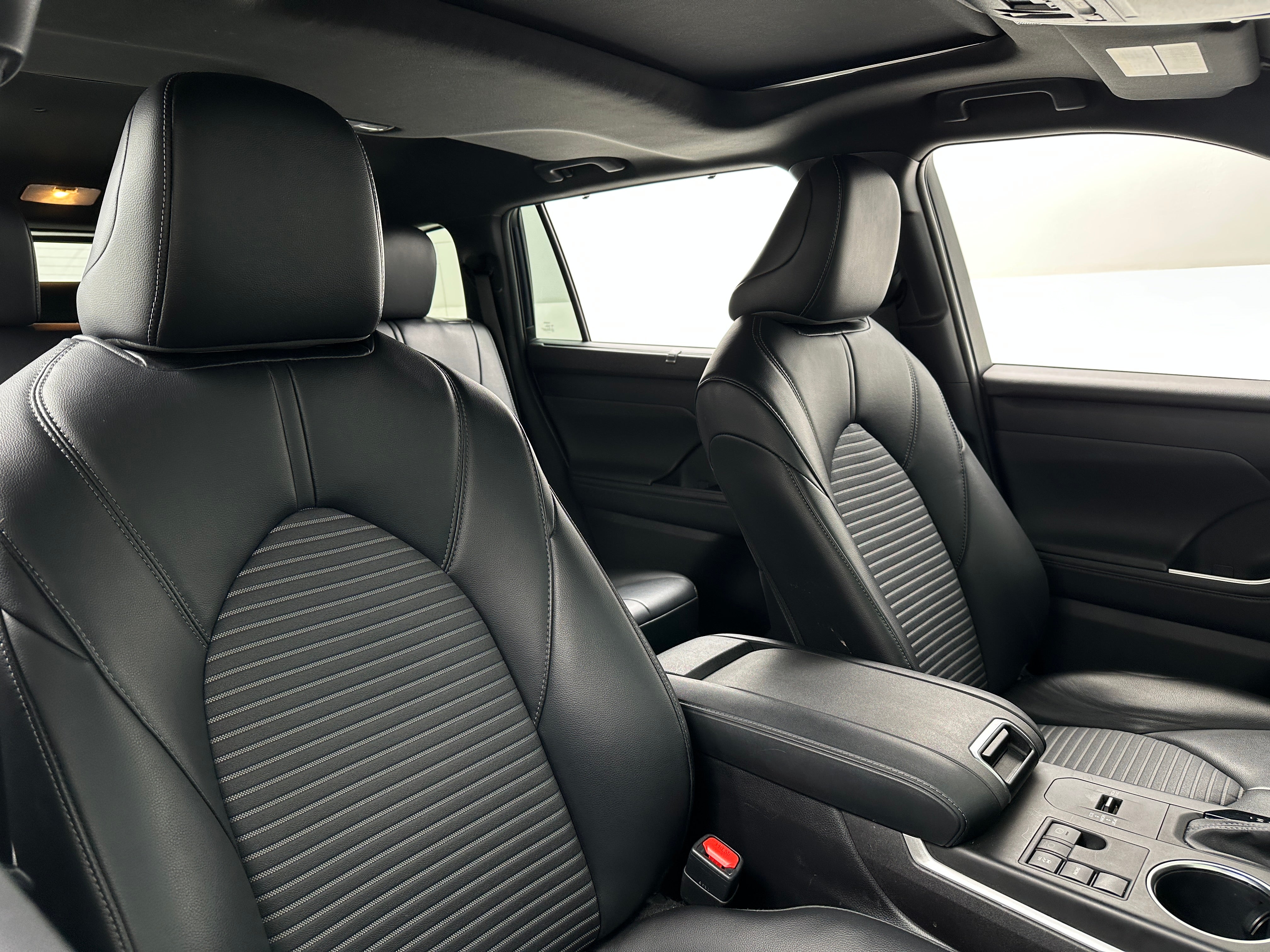 2024 Toyota Highlander XSE 2