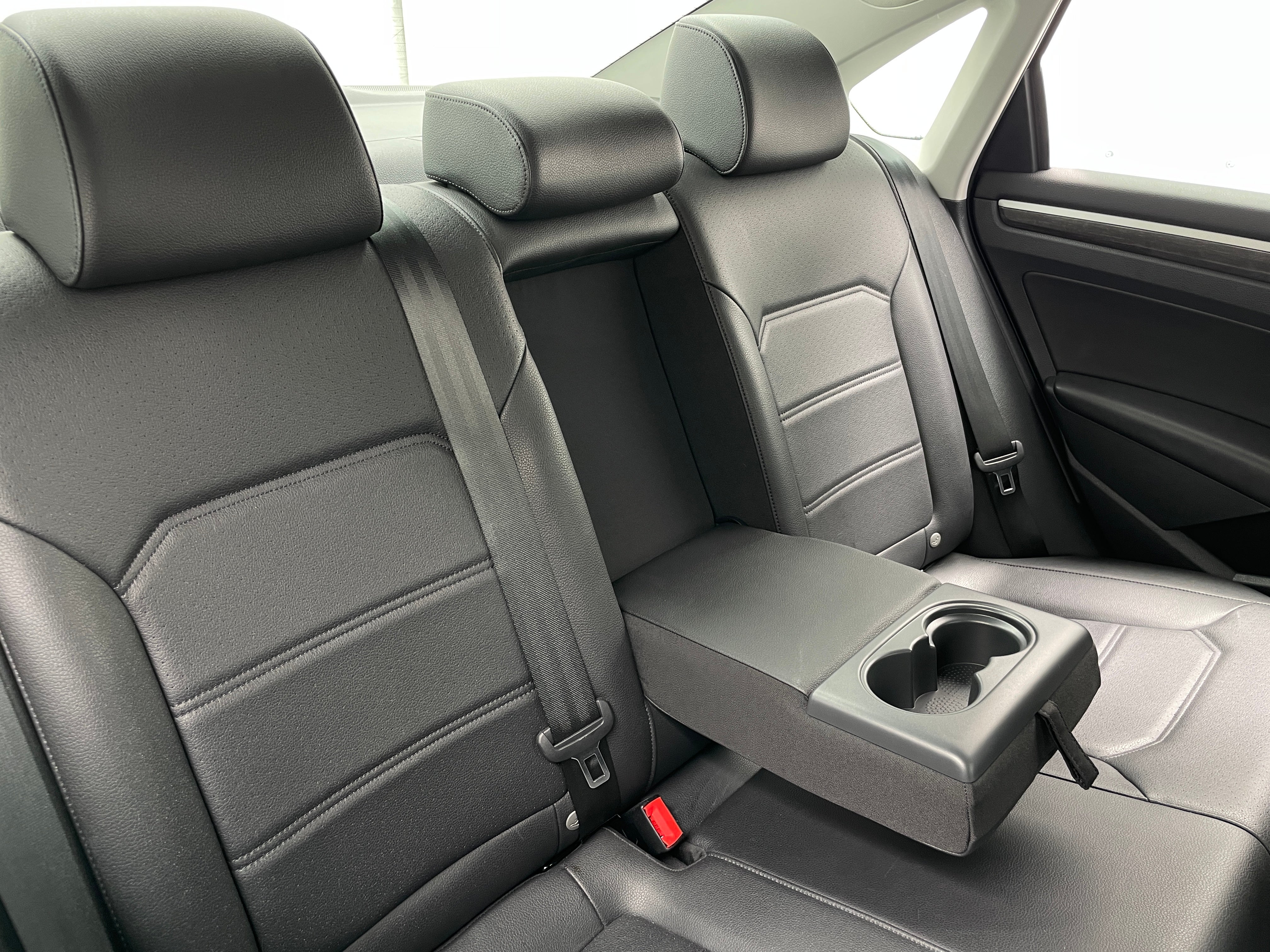 2016 Volkswagen Passat SE 5