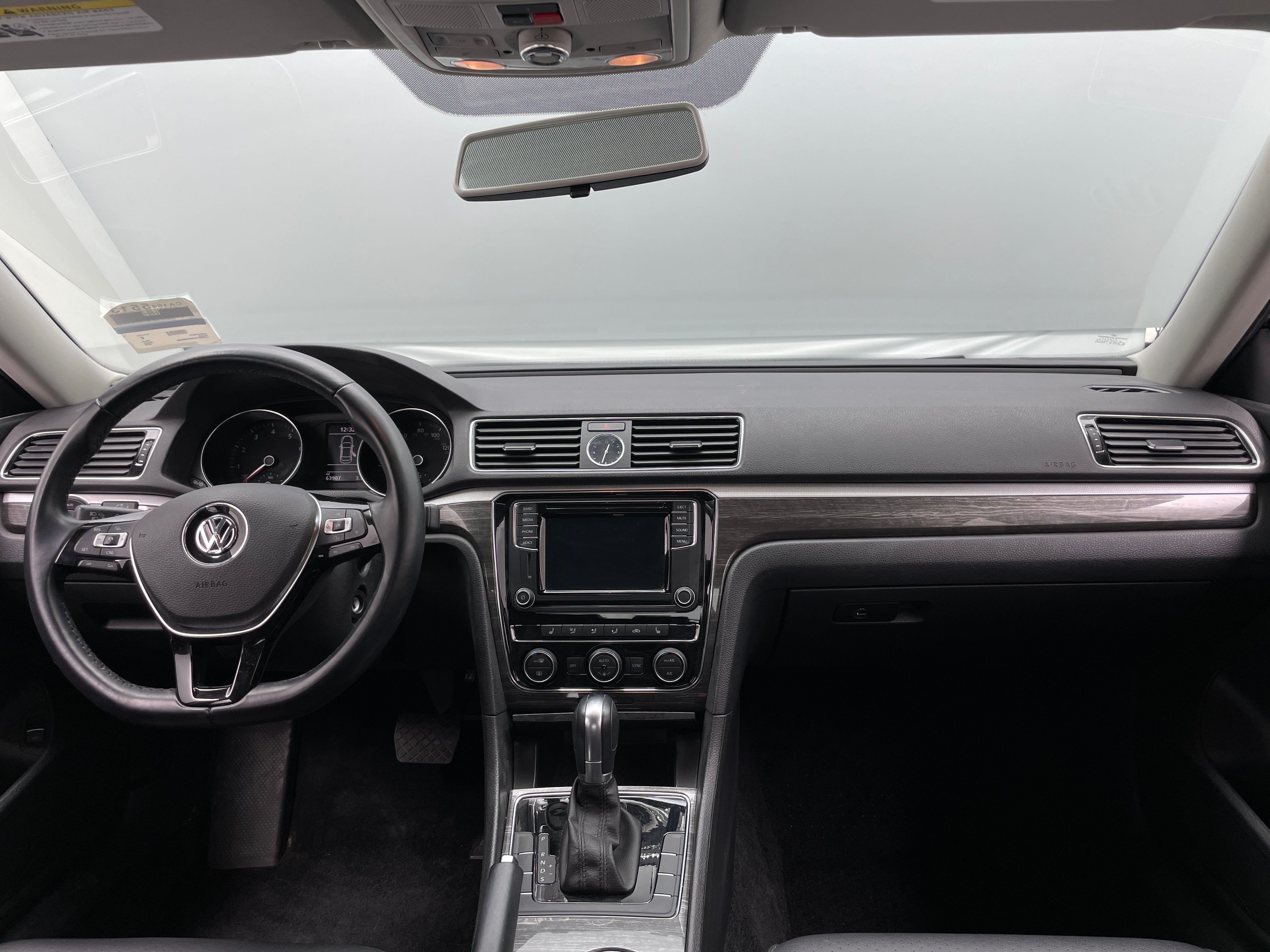 2016 Volkswagen Passat SE 2