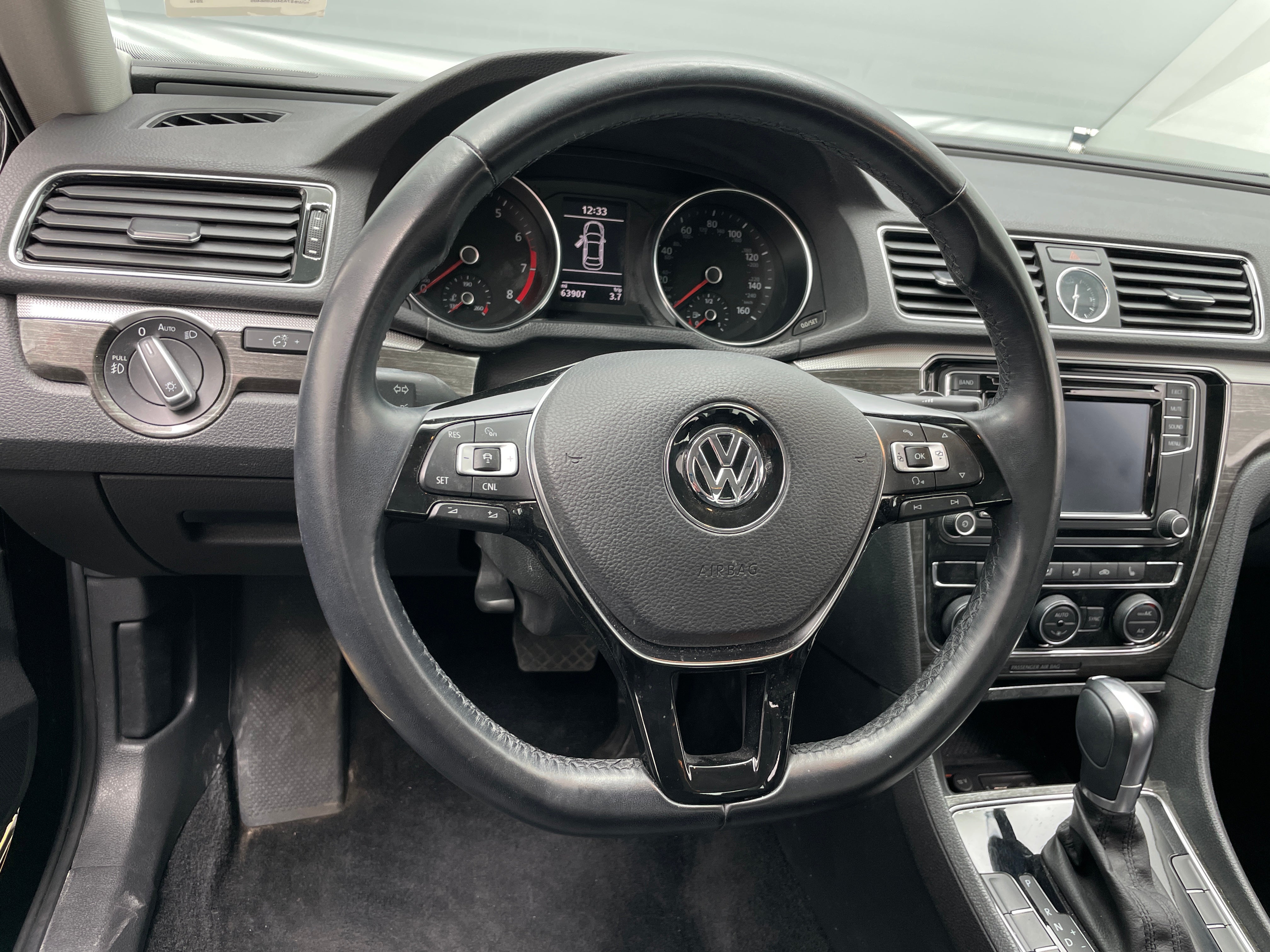 2016 Volkswagen Passat SE 4